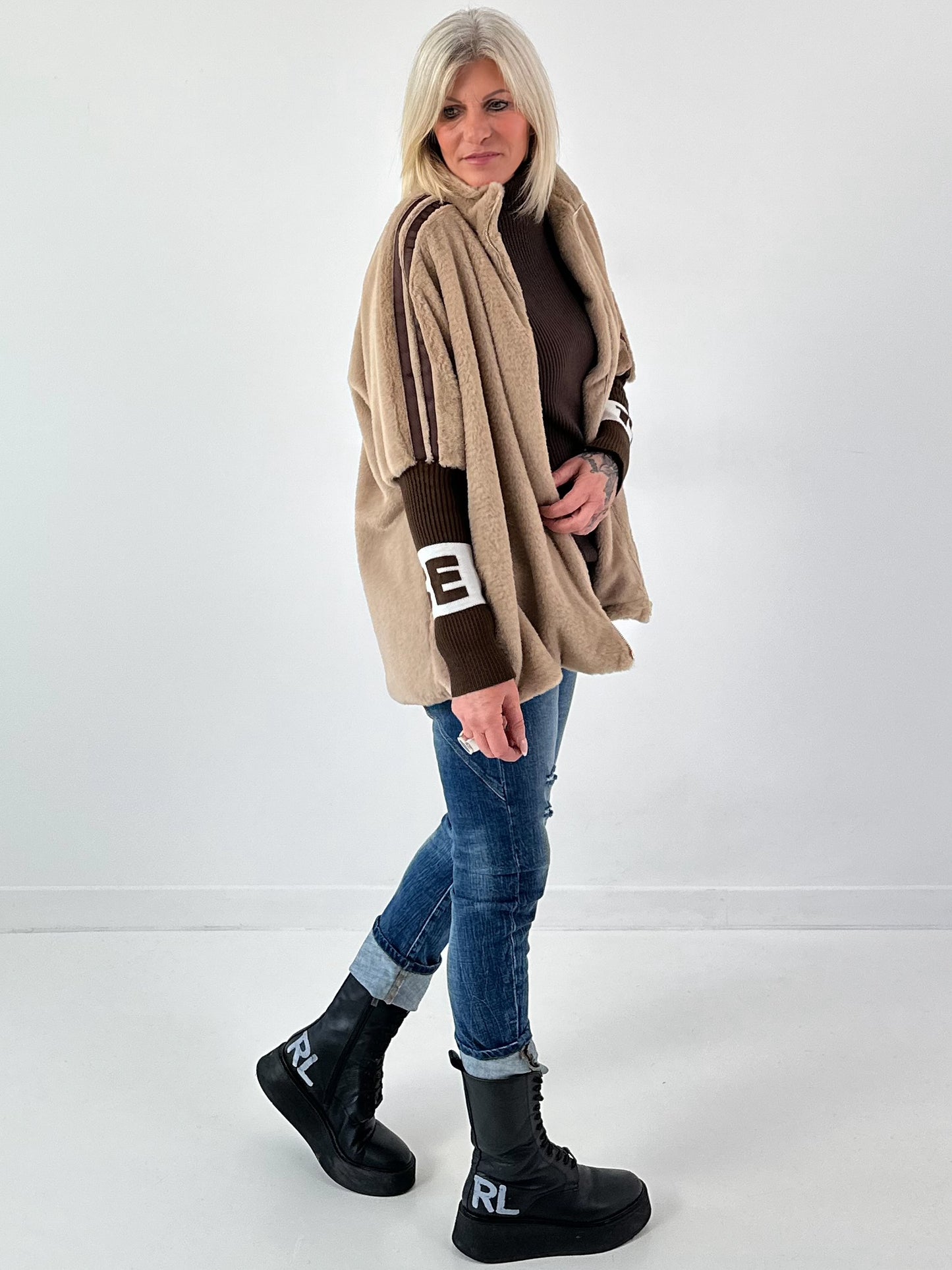 Bontjas met gebreide mouwen, model "Fluffline" - taupe
