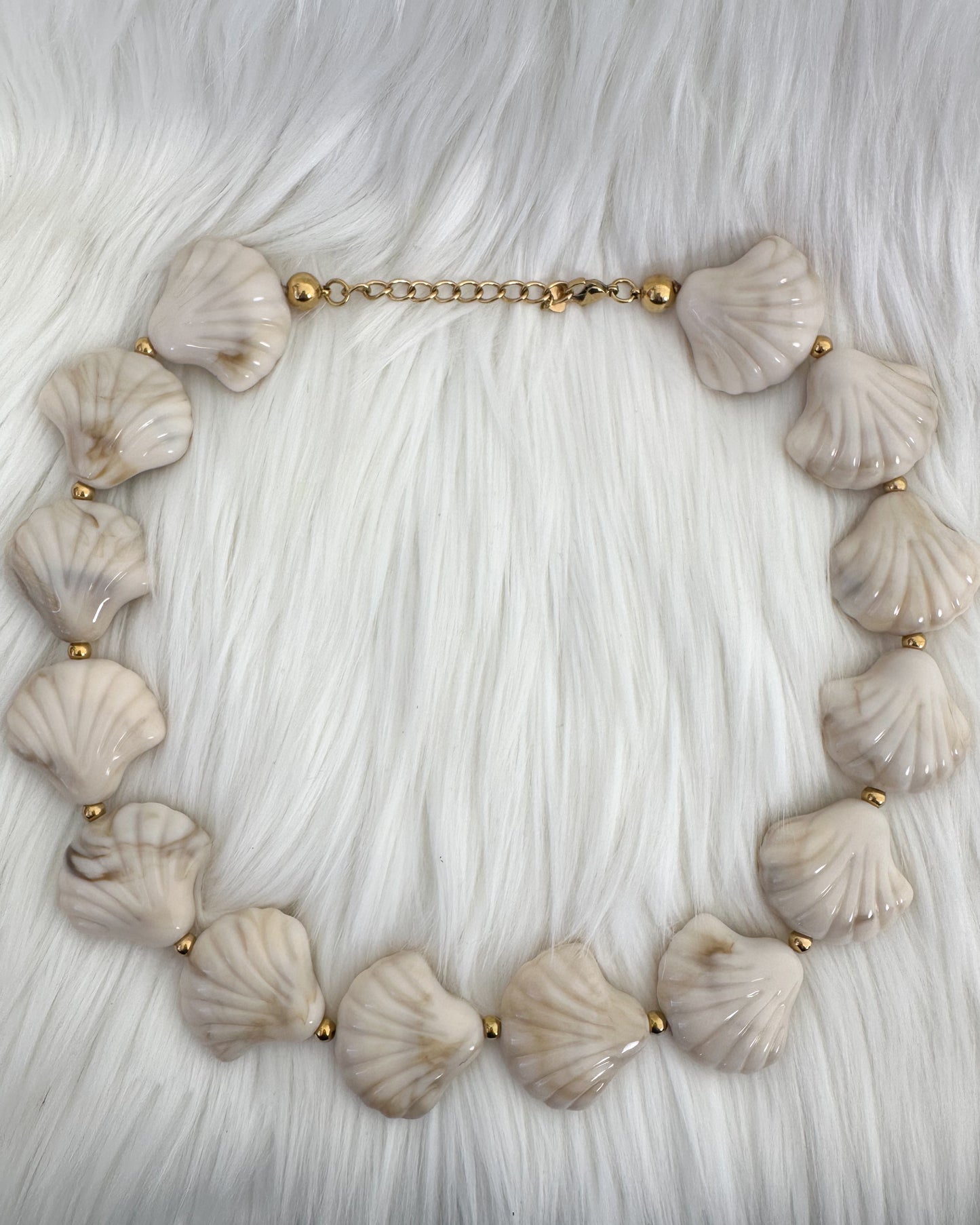 Shell necklace - cream