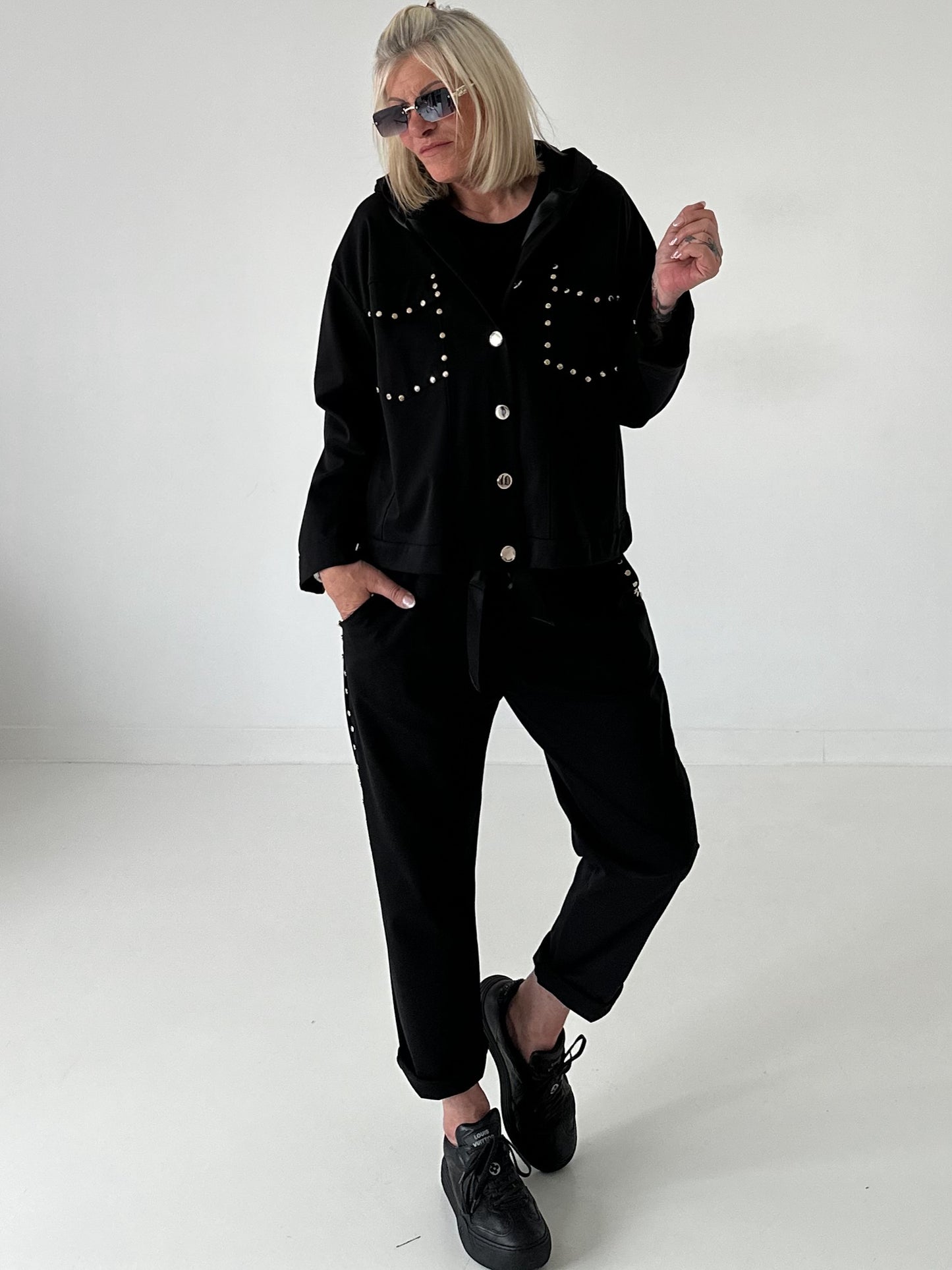 Jacke mit goldenen Nieten-Details - schwarz