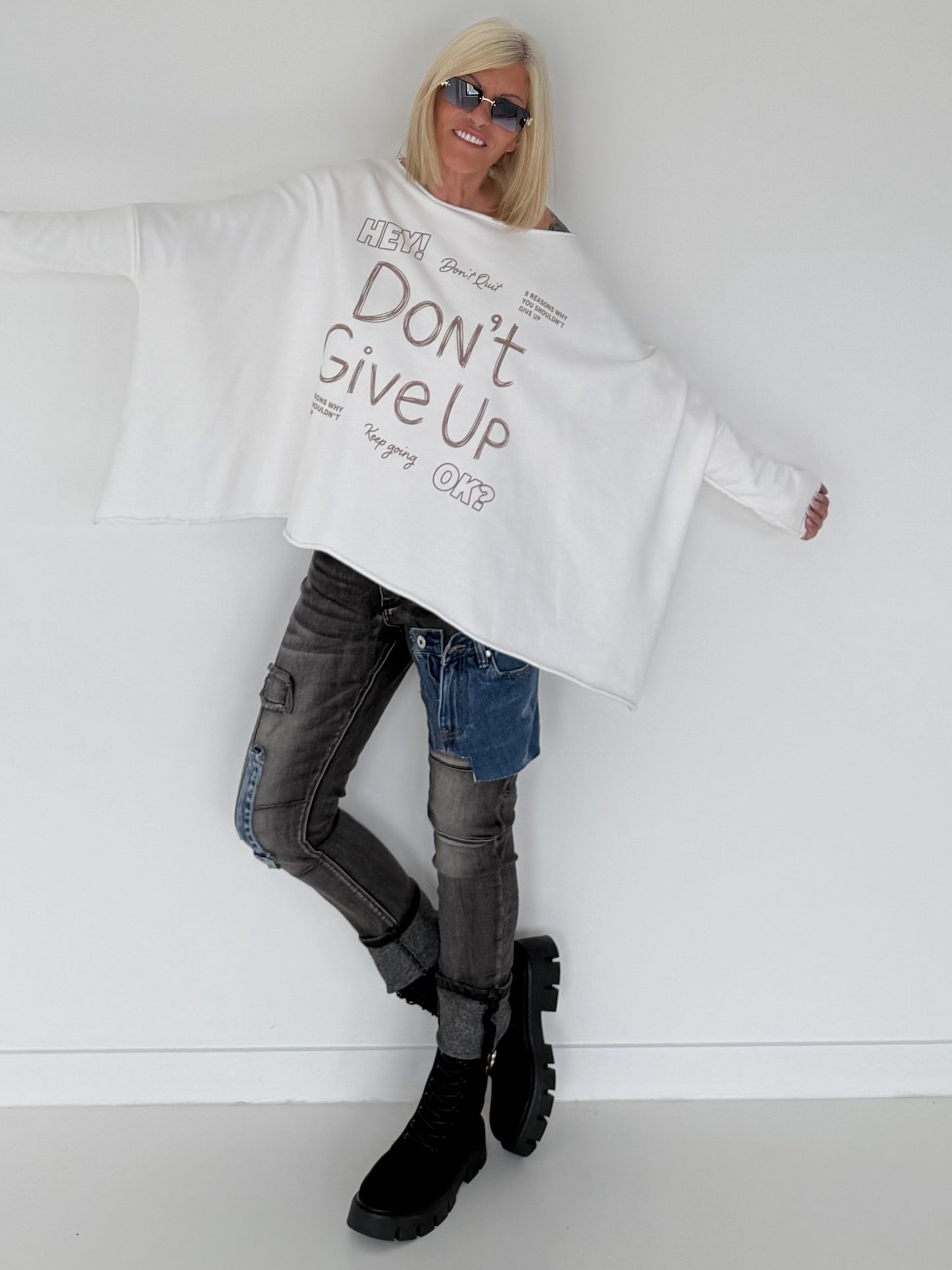 Sweater Dont Give Up - weiss