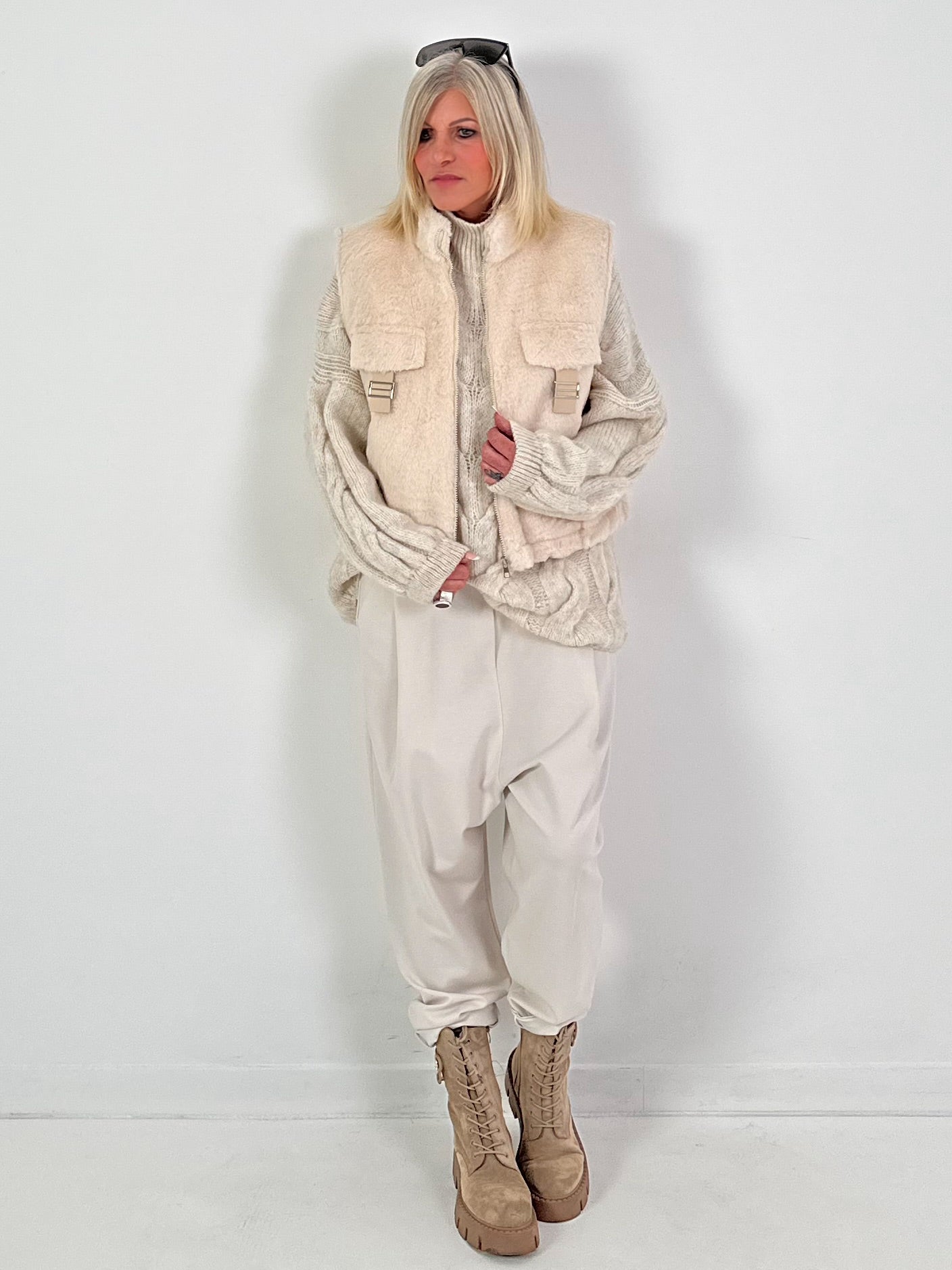 Fur vest model "Perfect Plush" - beige