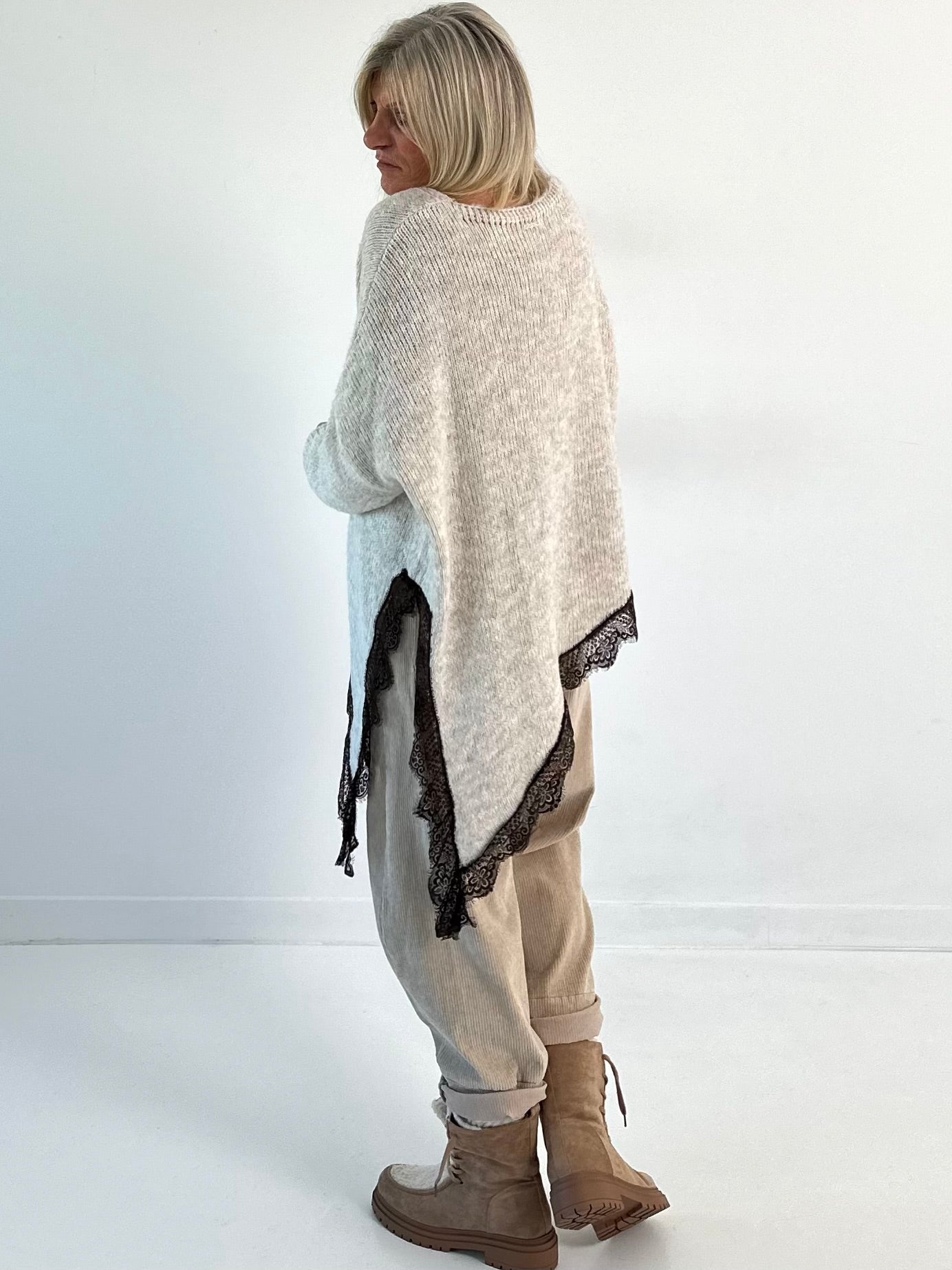 Asymmetrisch truimodel "Lace Dream" - beige