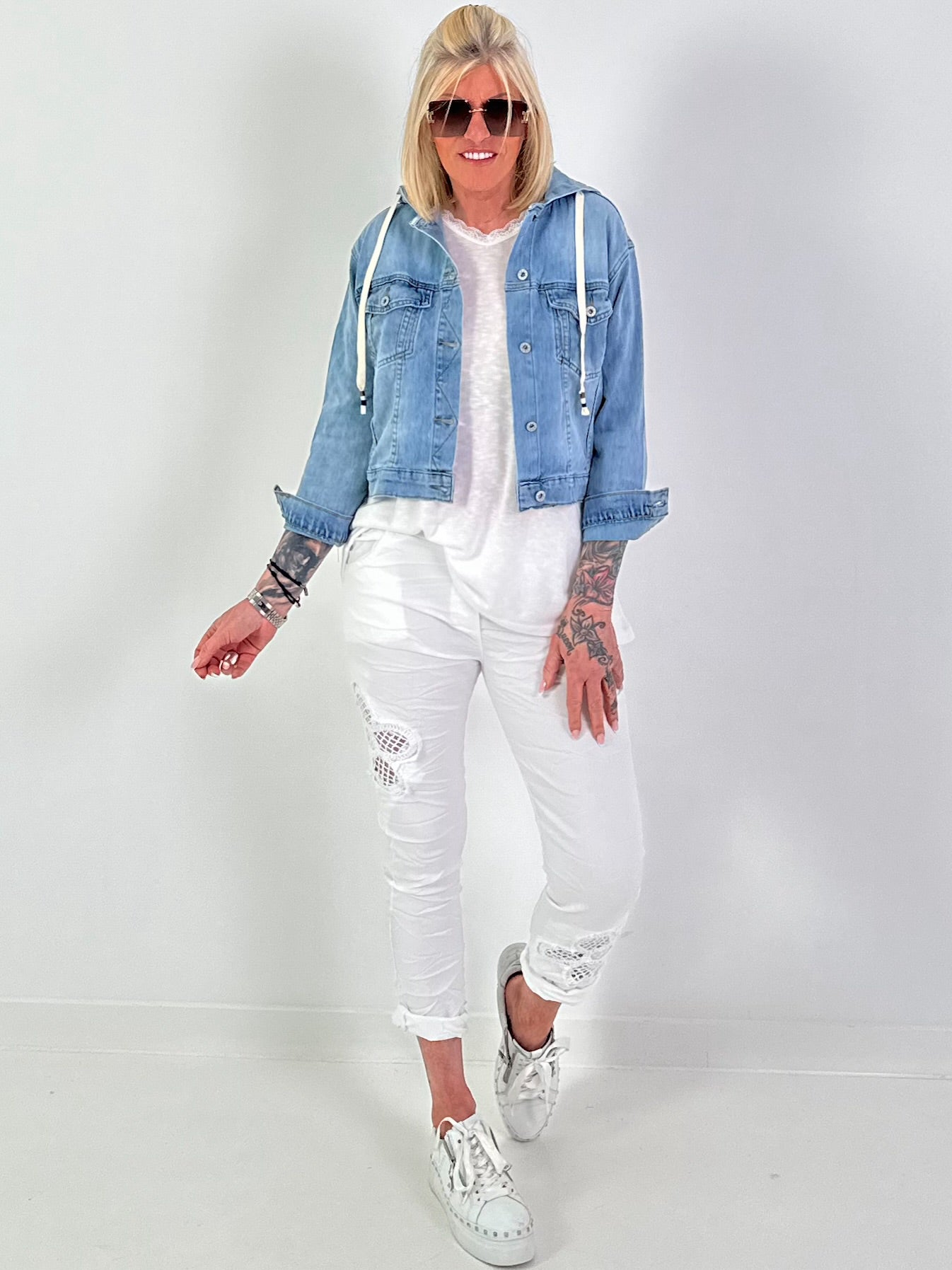 Broek met gehaakte bloemen - wit