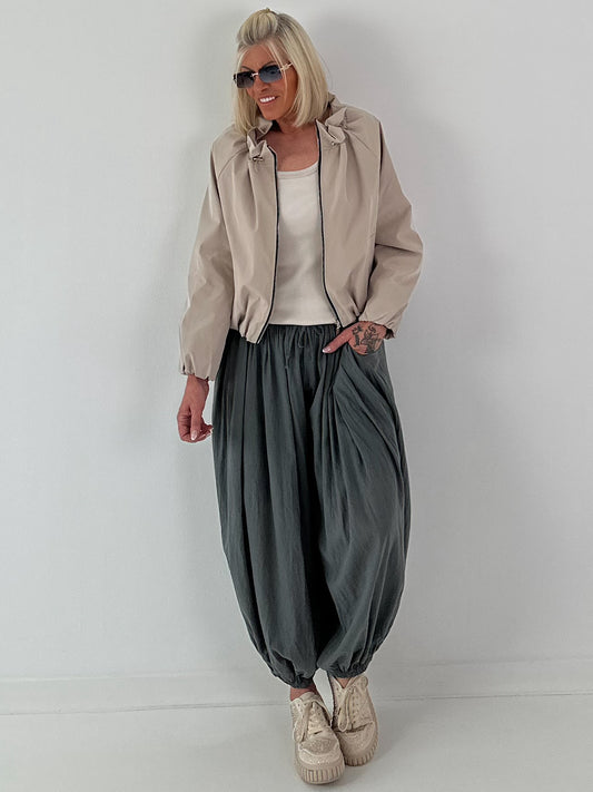 Ballon Jacke mit raffiniertem Kragen - beige