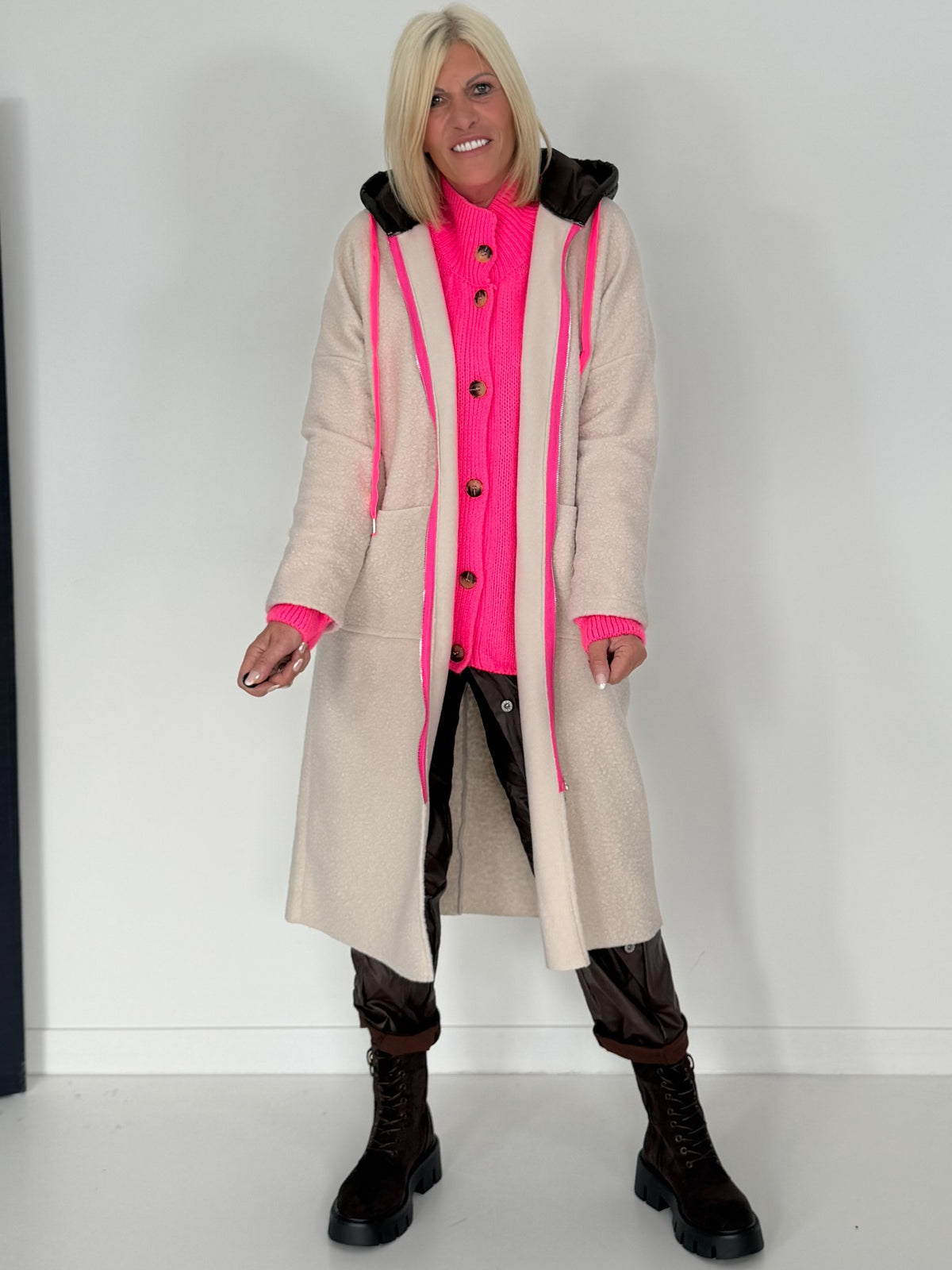 Teddy curl coat with neon accents - beige