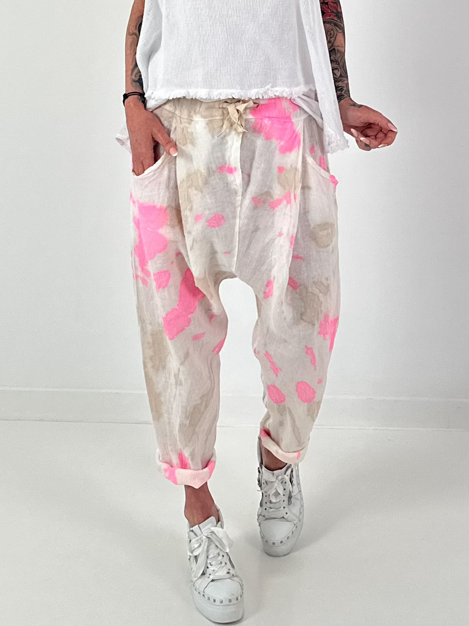 Linen Baggy with Tie-Dye Pattern - white-neon pink-beige