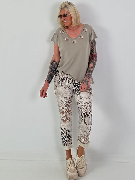 T-Shirt mit Ösen-Ausschnitt - taupe