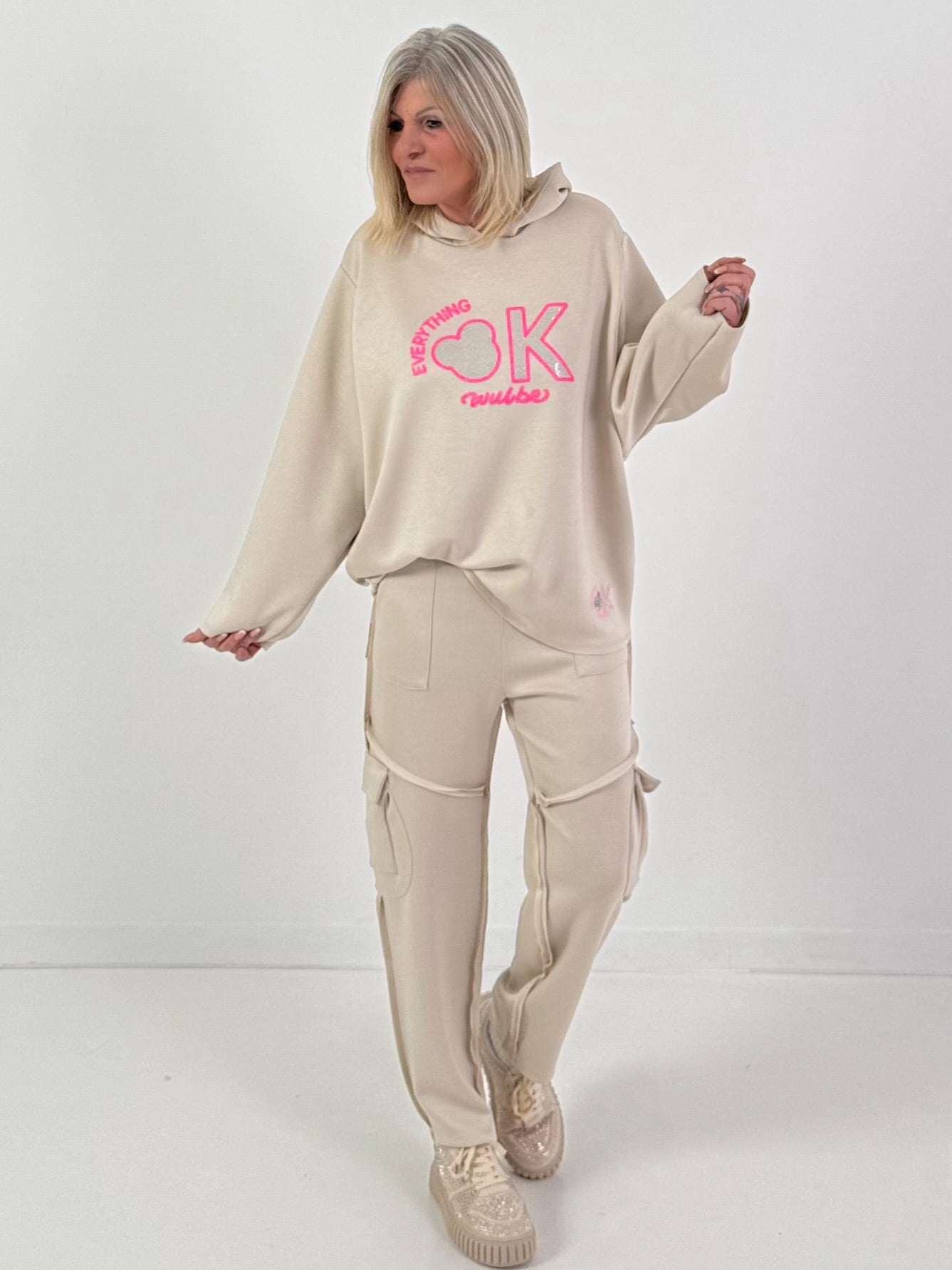 Hoodie Modell "Blush Motion" - beige