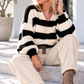 Gestreifter Pullover mit V-Neck - schwarz-beige