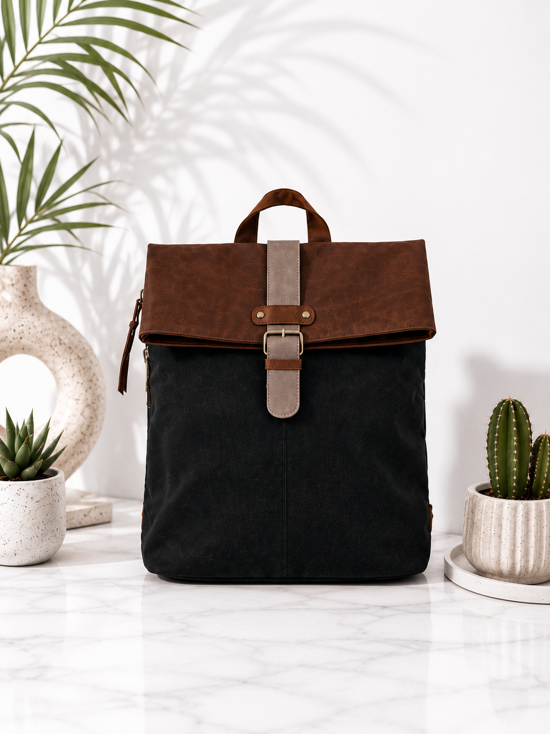 Backpack in vintage leather look - black