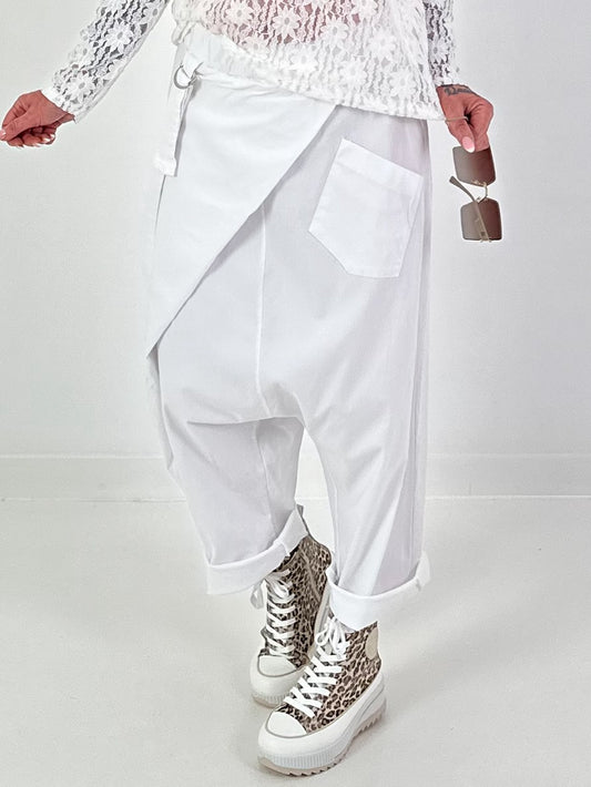 Baggy Hose mit Überwurf - weiss