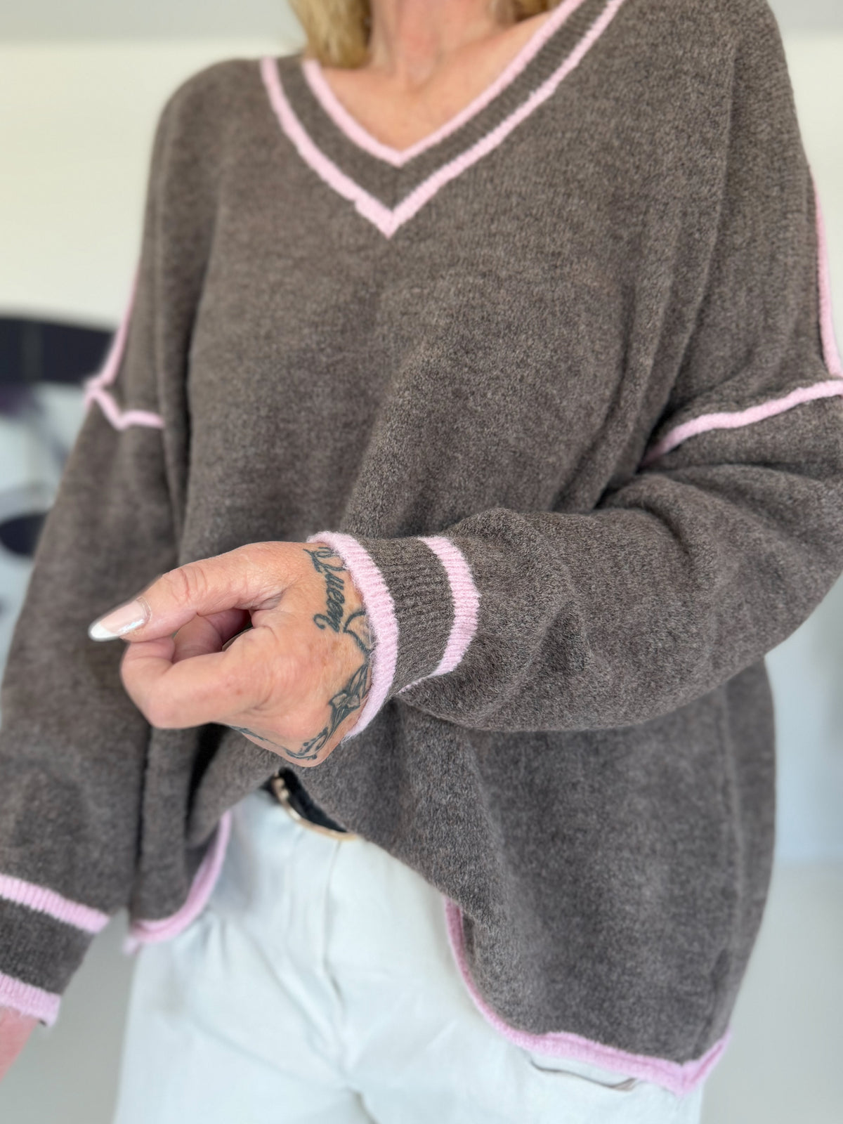 Kuscheliger Pullover mit V-Ausschnitt - taupe-rosa
