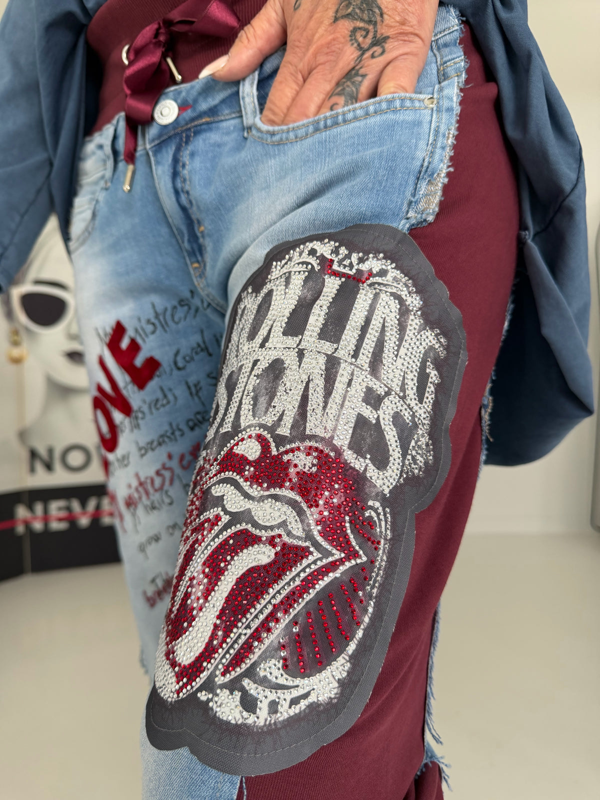 Jogg-Jeans im Used Look Love & Rock - denim-burgundi