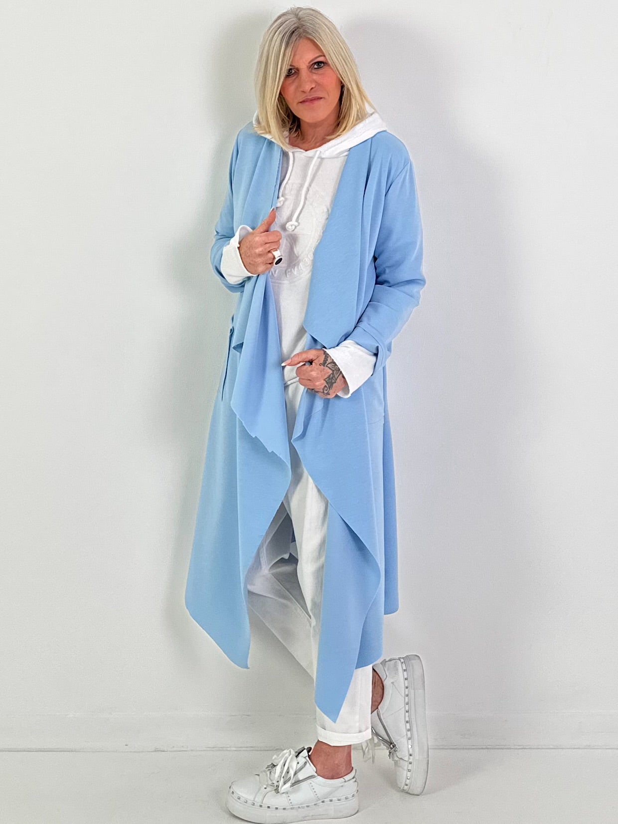 Mantel Modell "Velvet Breeze" - hellblau