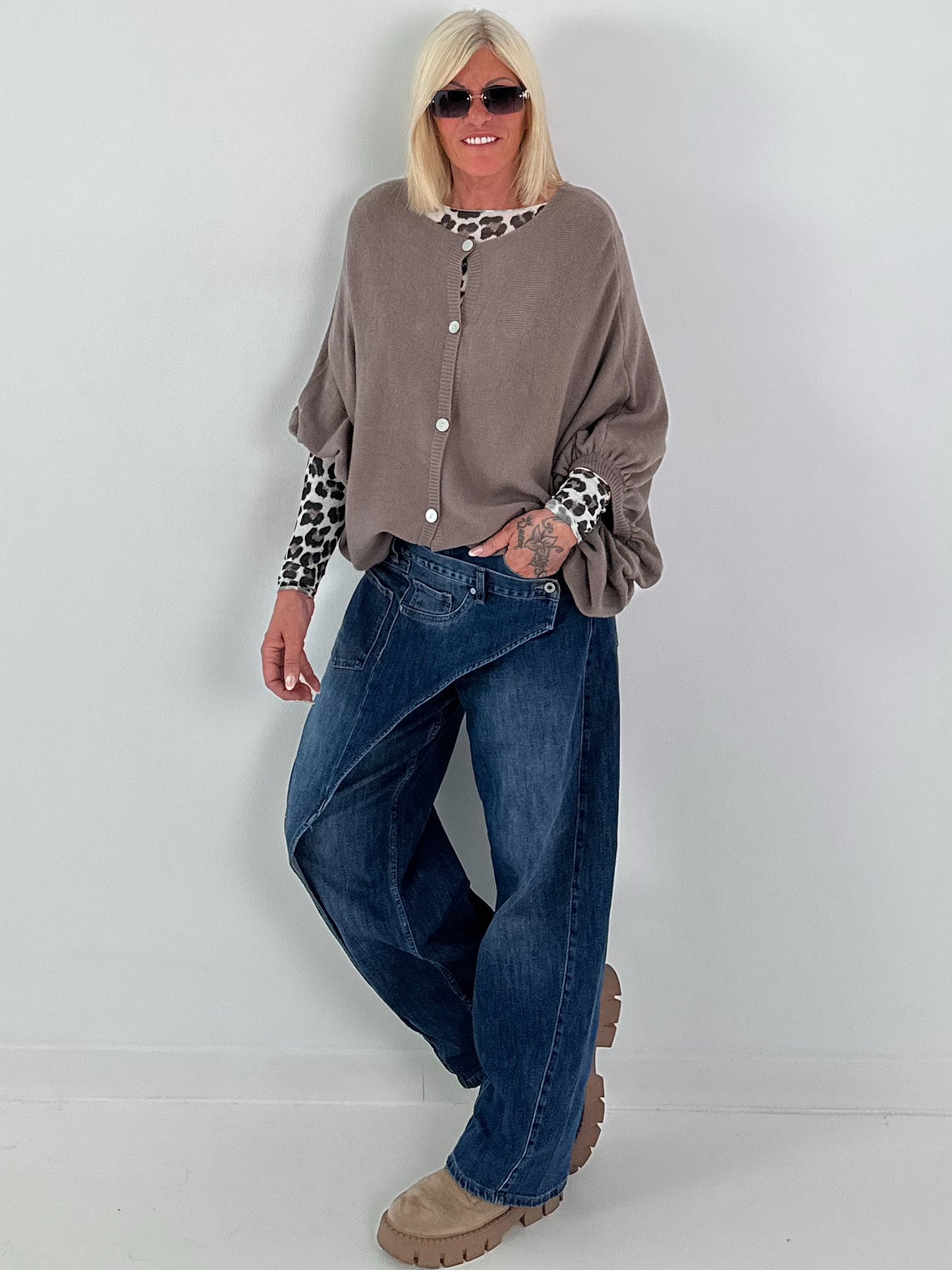 Oversized cardigan with refined details - taupe