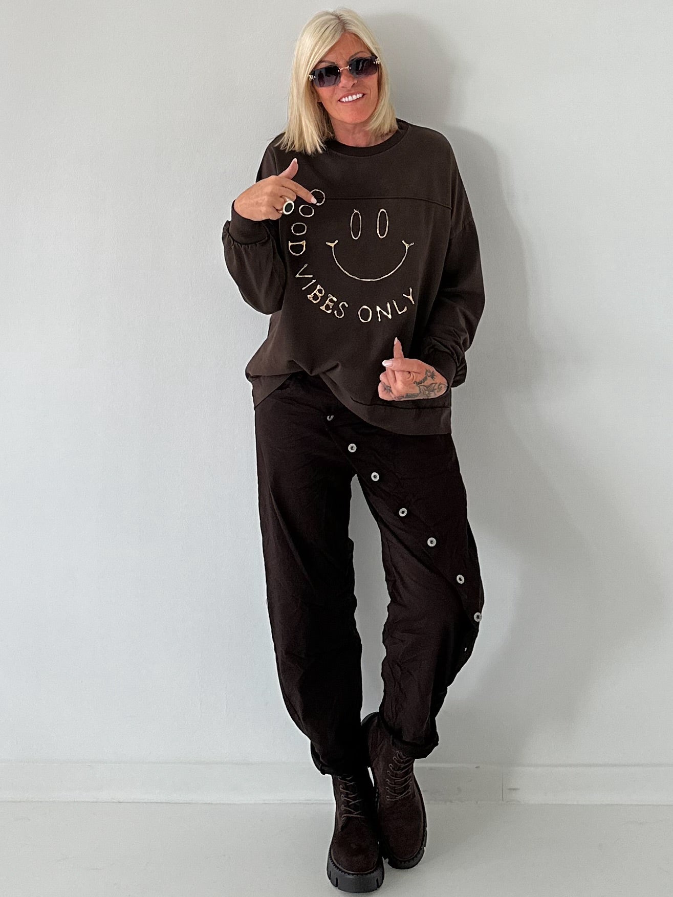 Sweater Good vibes only - mokka