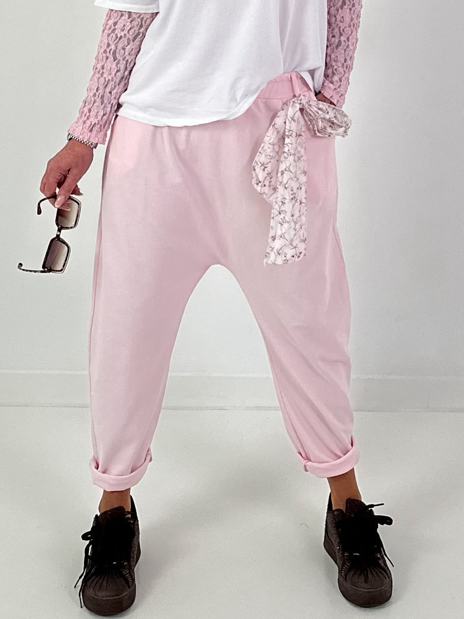 Baggy pants with decorative scarf - pink