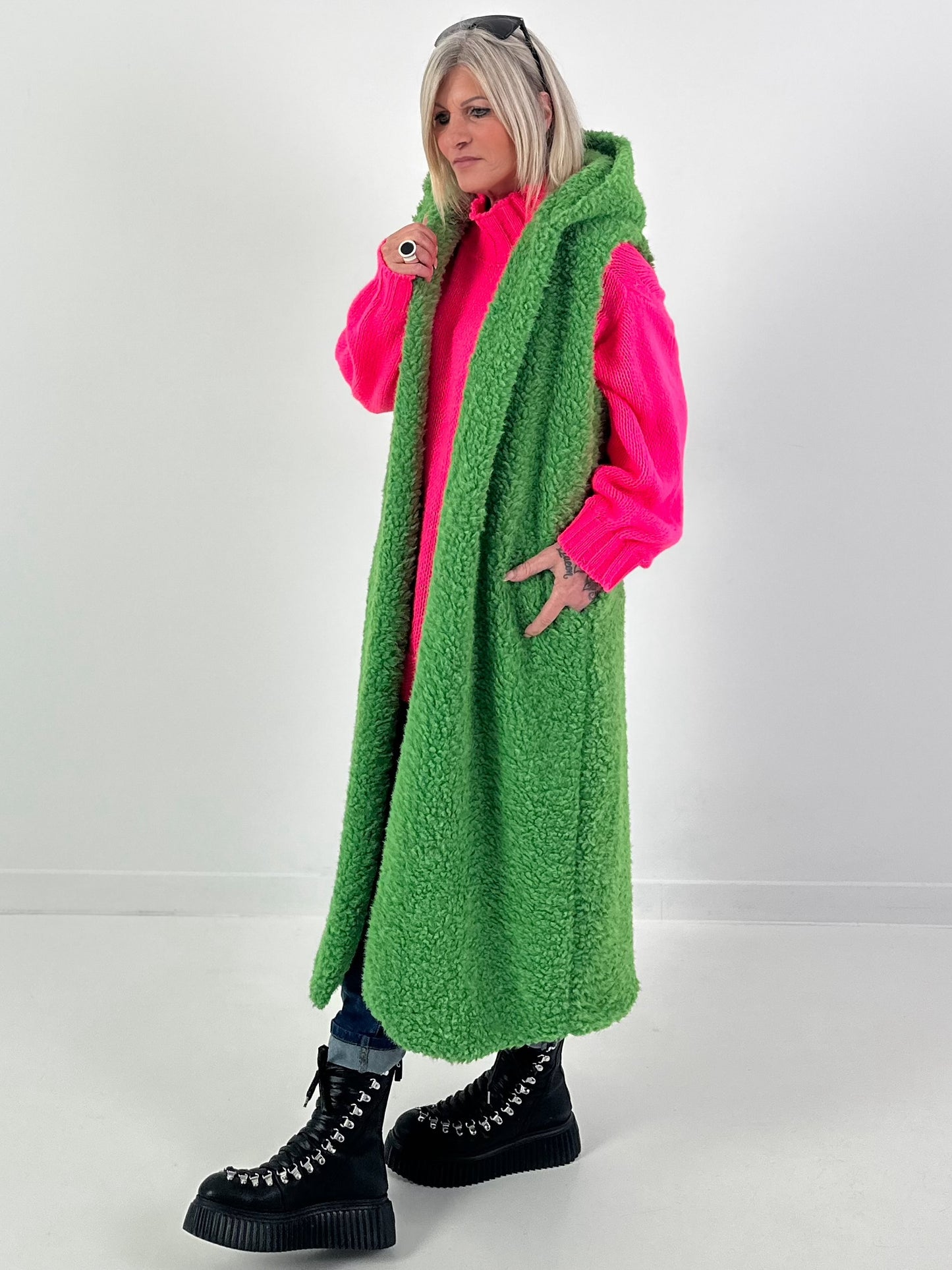 Long vest model "Leo Layers" - green