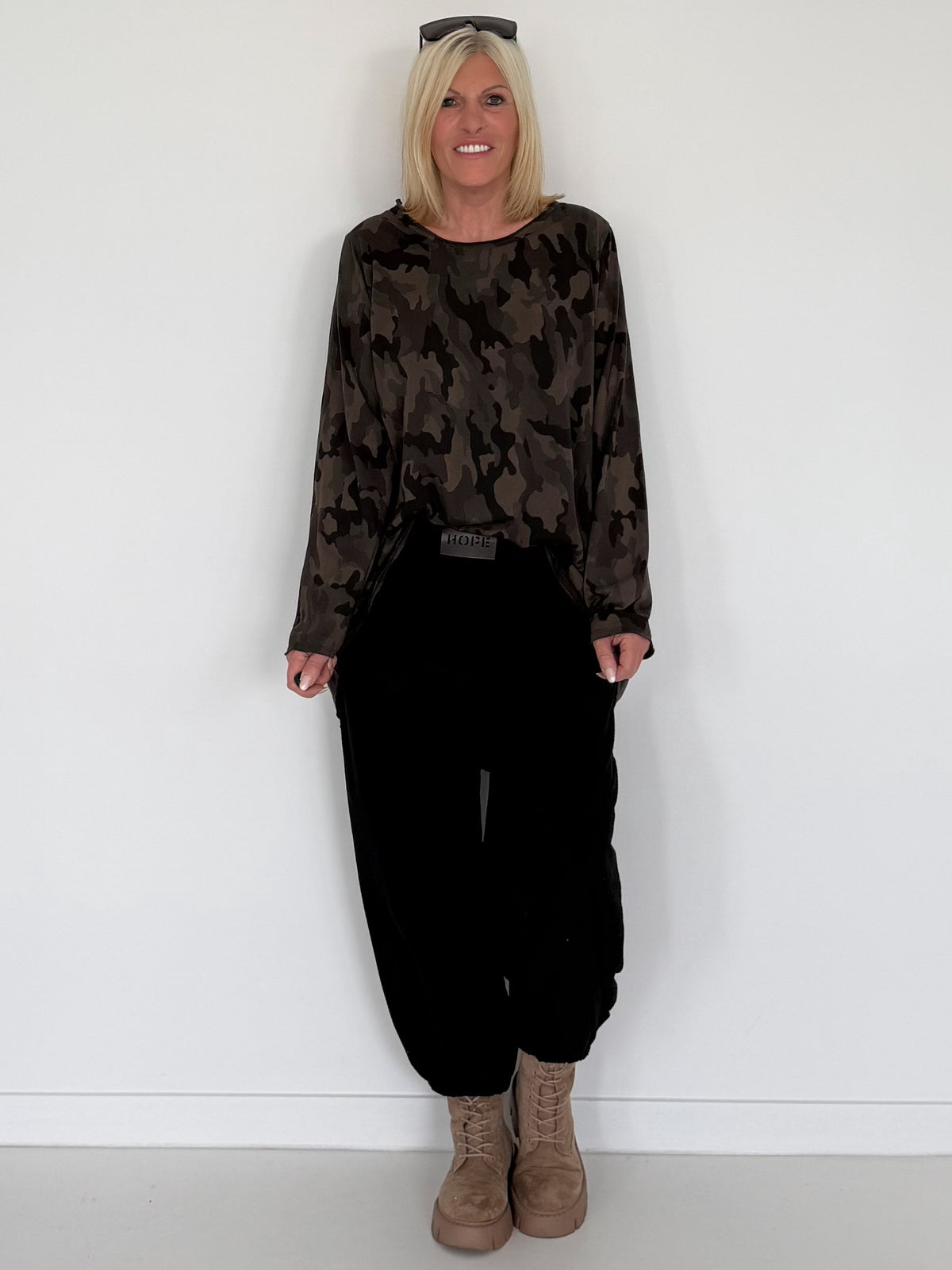 Shirt im Allover-Camouflage-Look - mokka-mehrfarbig