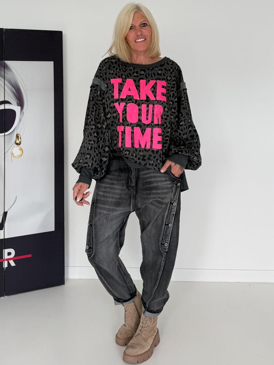 Oversized Sweater im Leoprint mit Schriftzug - anthrazit