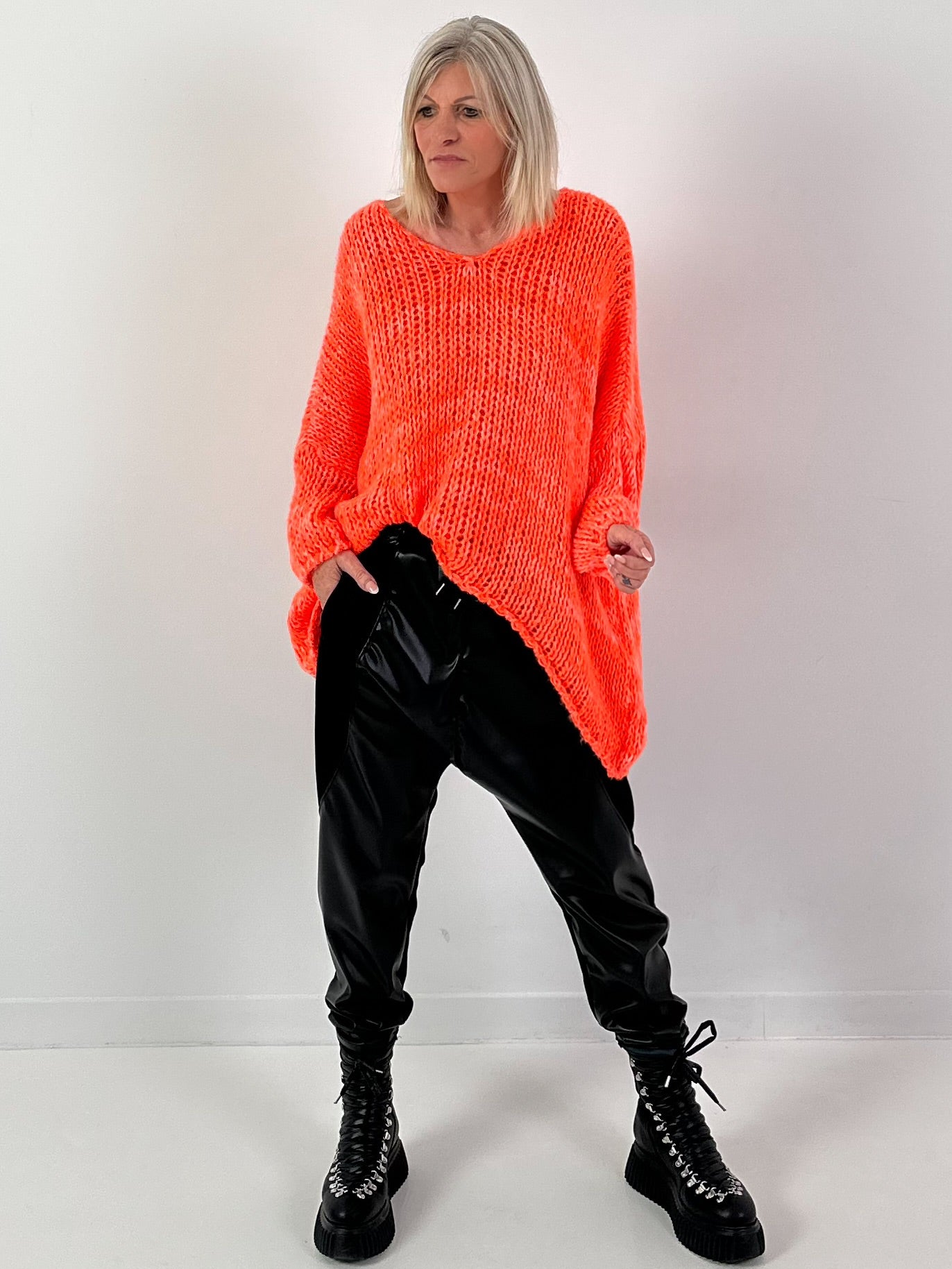 Grof gebreide trui model "Mellow Mix" - neon oranje