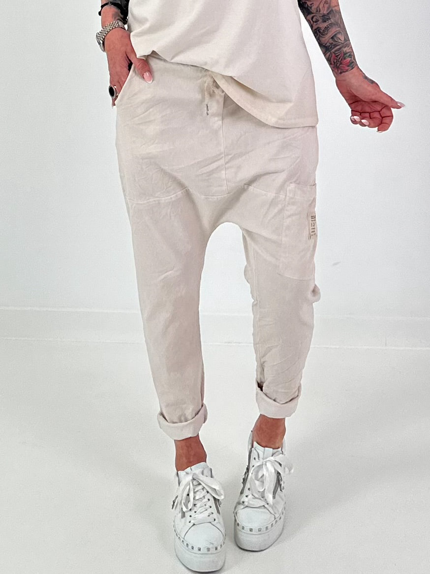 Baggy broek met statement patch - beige