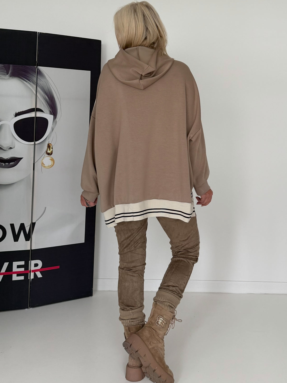 Oversized Hoodie Kopf Aus, Herz An! - taupe