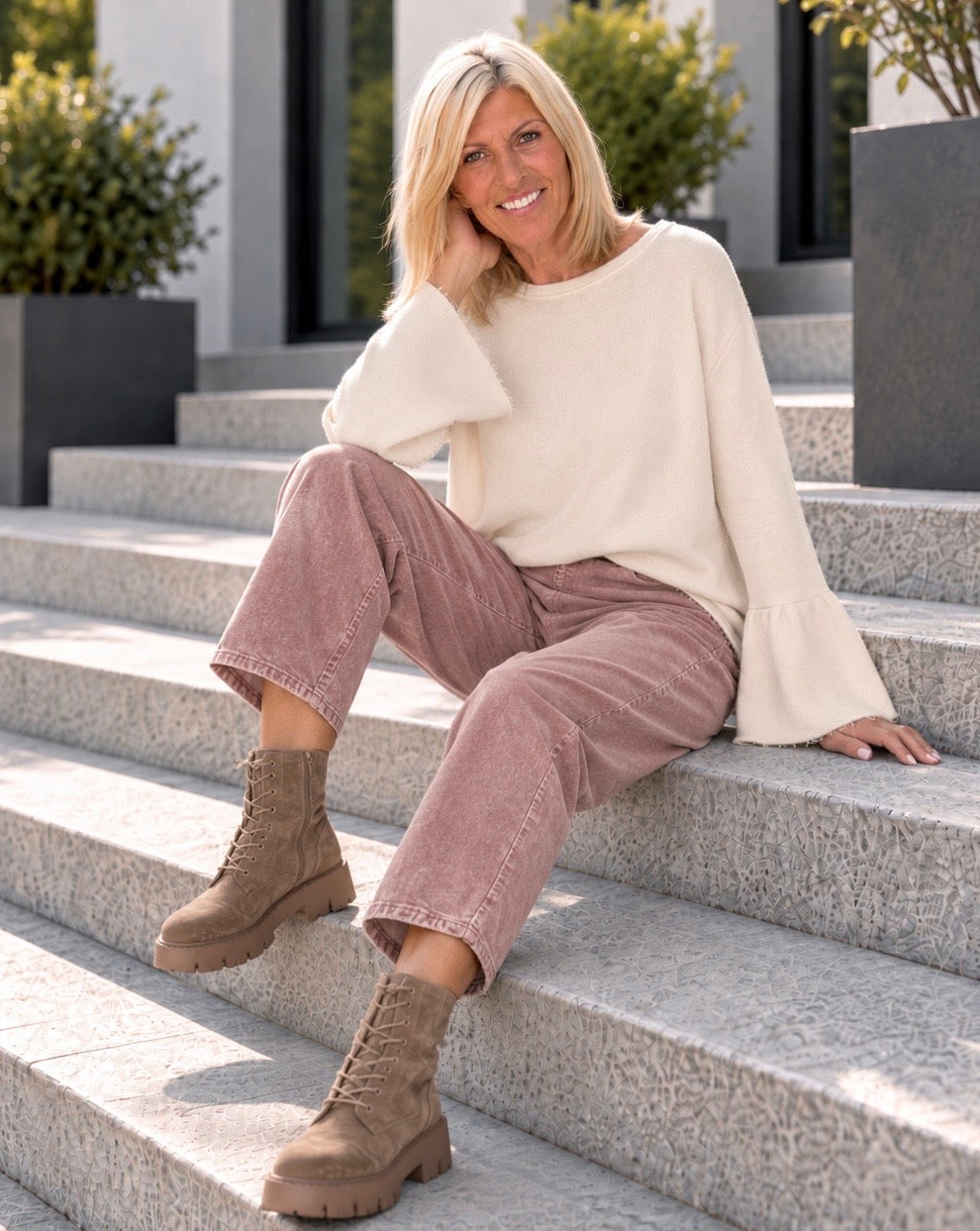 Sweater mit Trompetenärmeln - beige