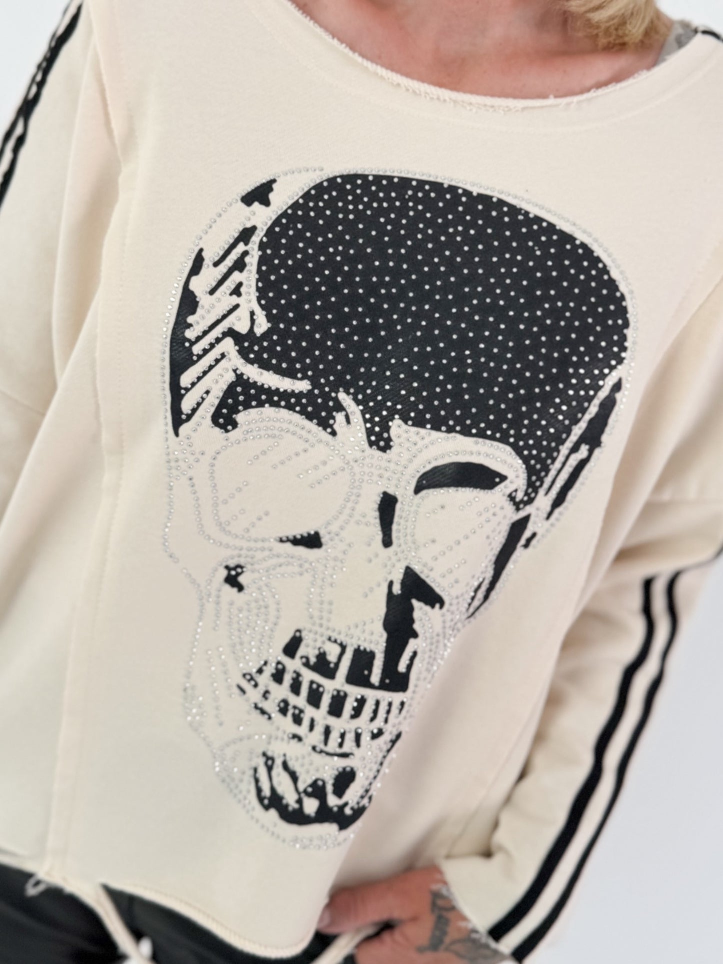 Sweater Skull with rhinestone details and cut-outs - beige
