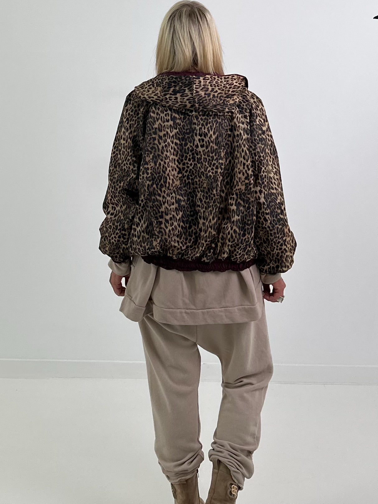 2 in 1 Jacke mit Leo-Print - burgunda