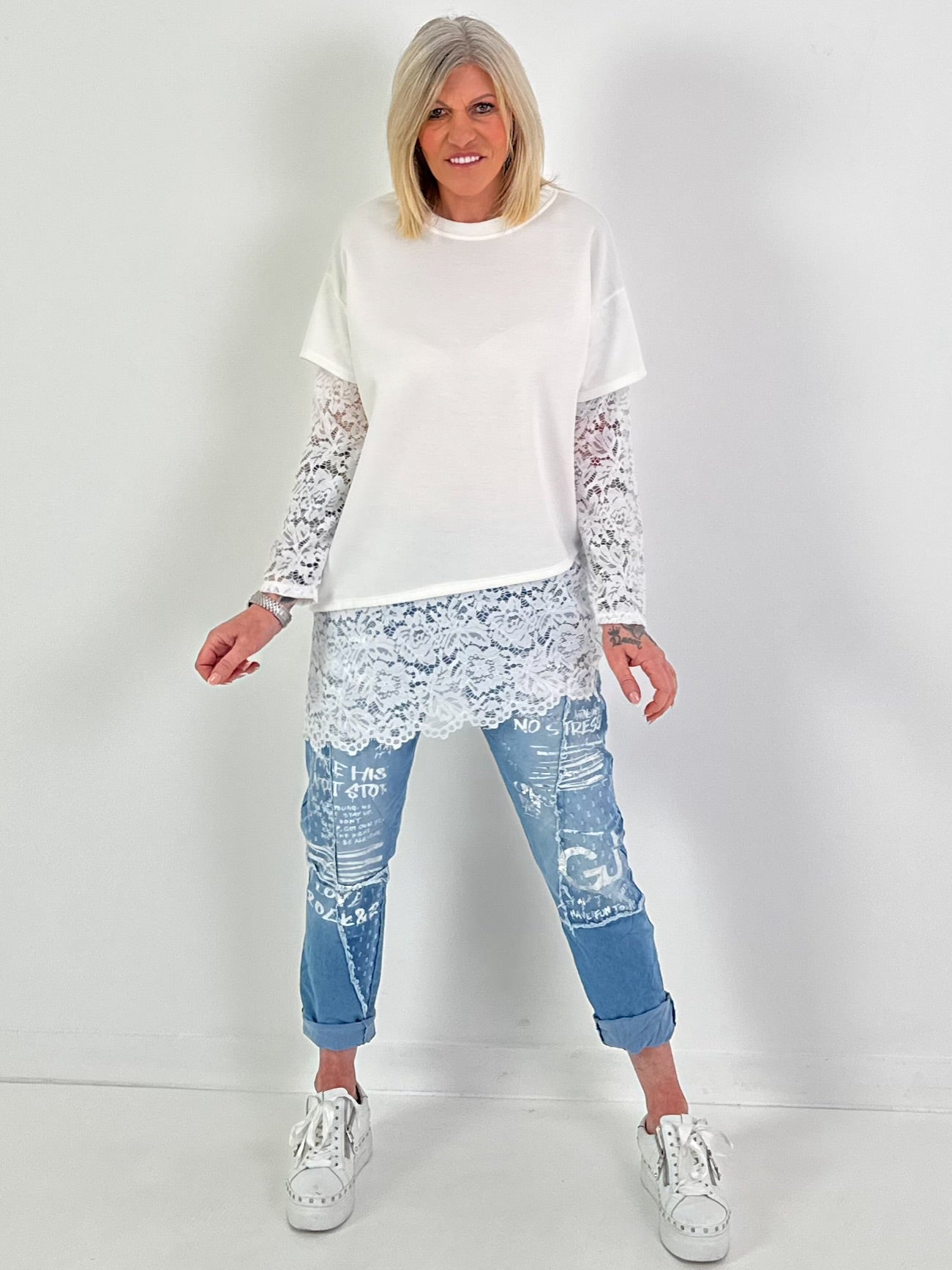 Sweater mit Spitzenärmeln - weiss