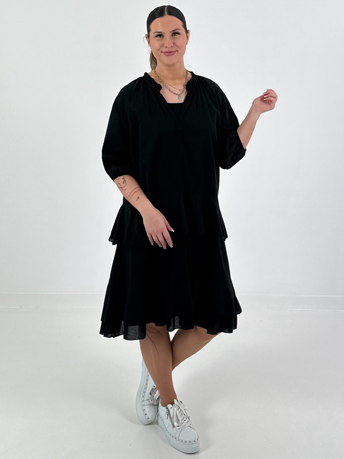 Kleid mit Unterziehtop und Volants - schwarz