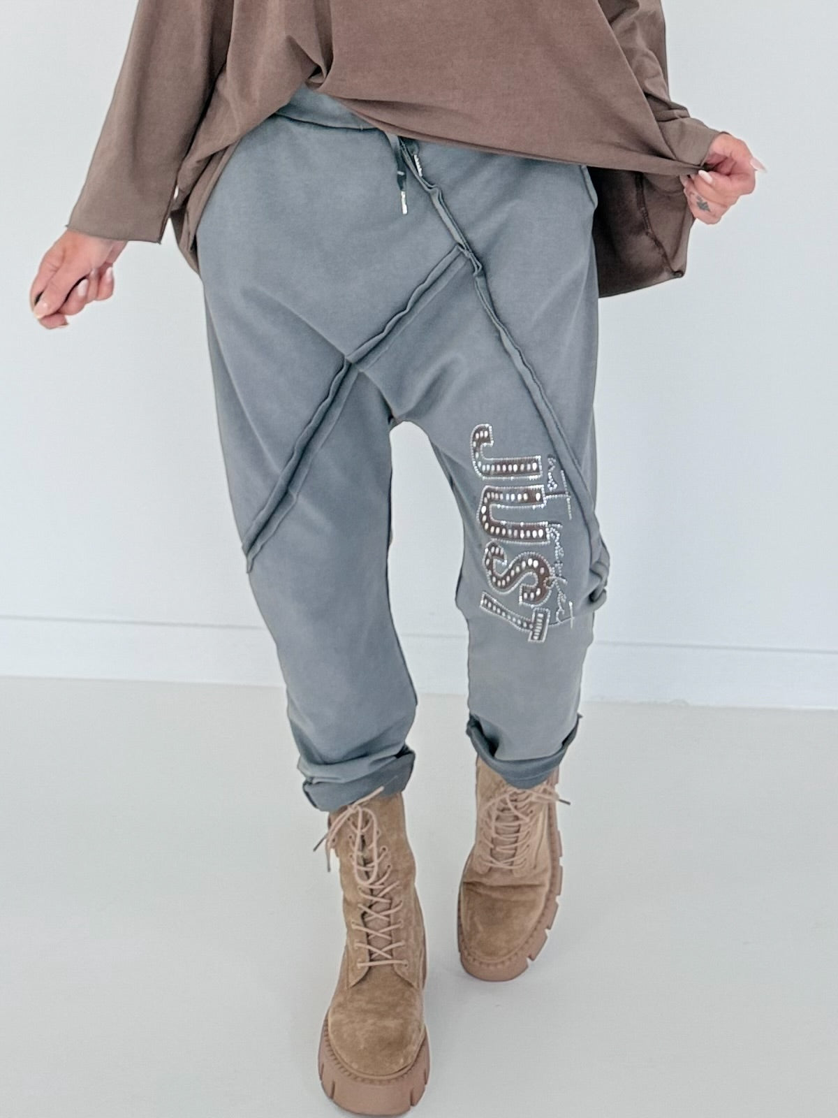 Sweat Baggy mit Strassapplikation - grau