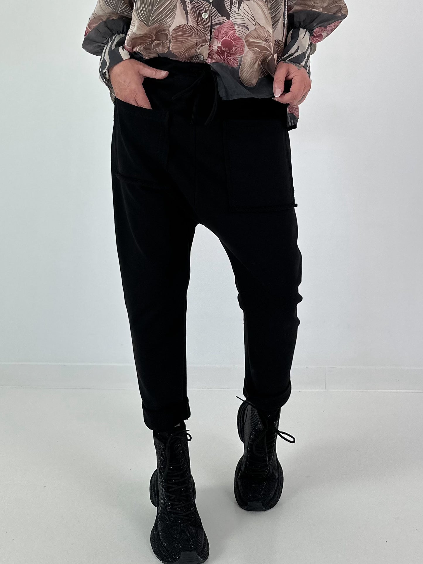 Sweatshirt Baggy with Patch Pockets - black