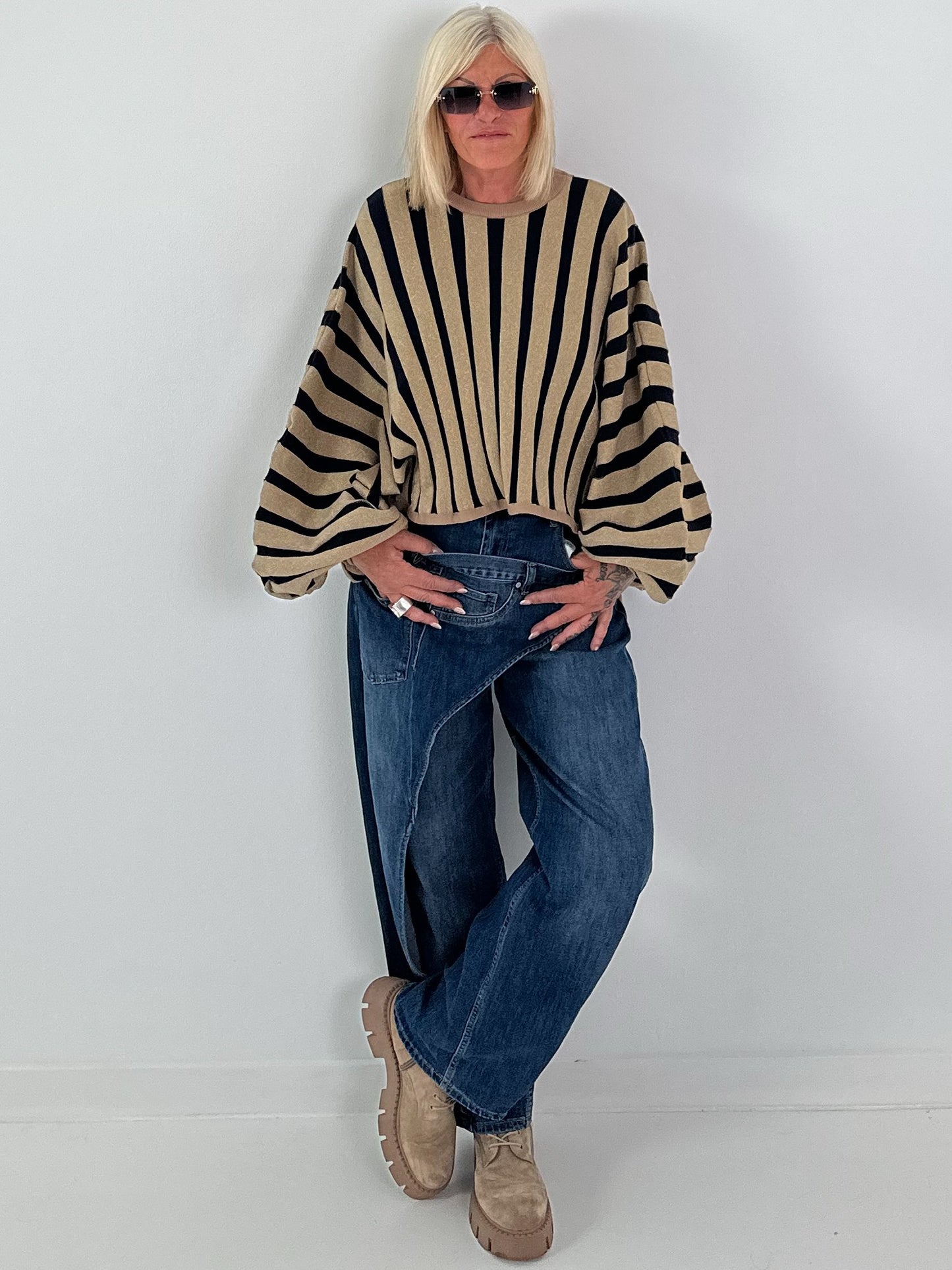 Extravaganter Oversized Pullover - dunkelblau - gold