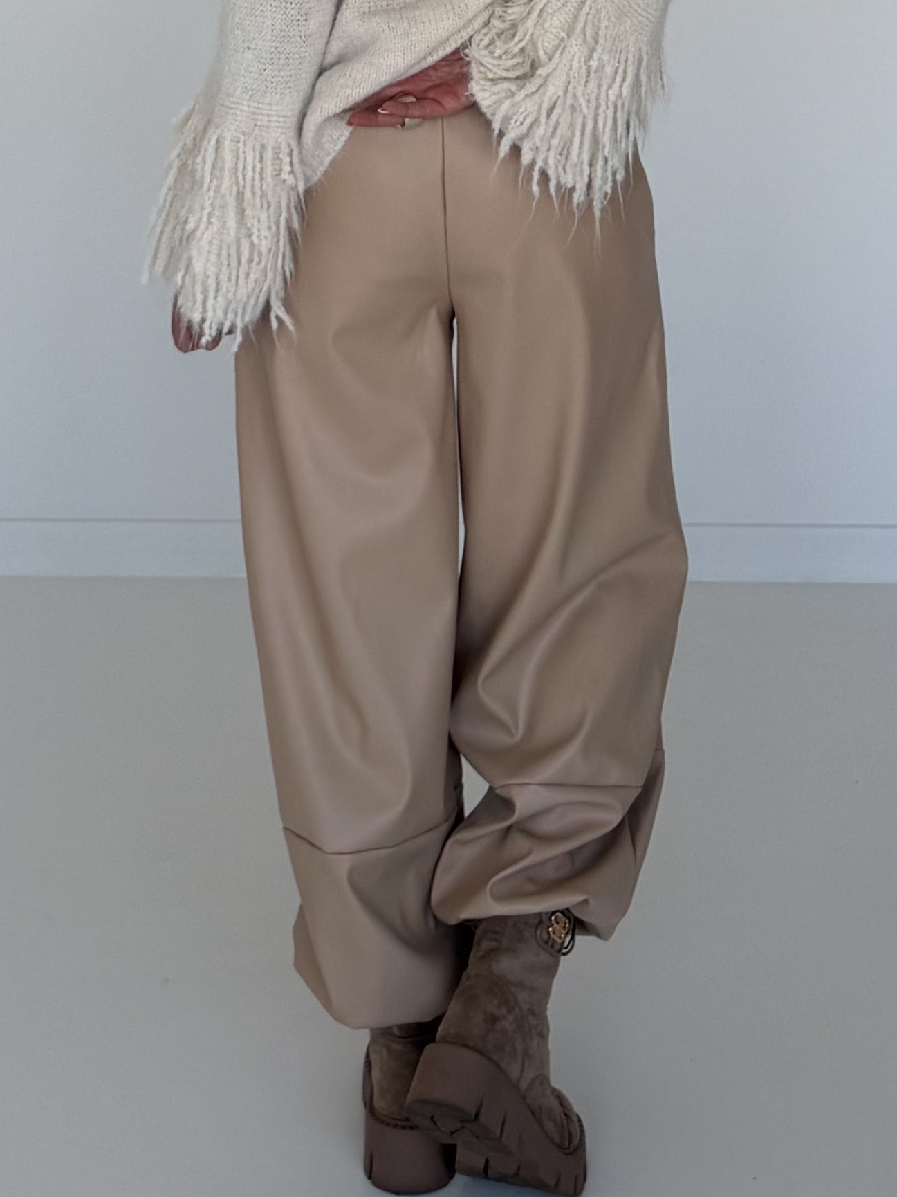 Vegane Lederhose 2 Looks - beige