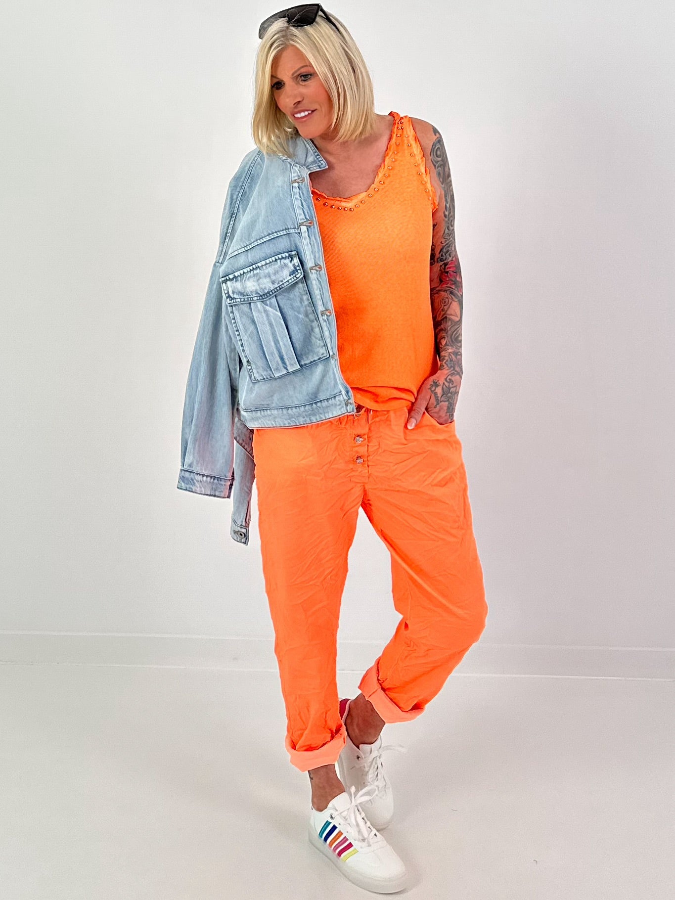 Top mit Nieten - neonorange