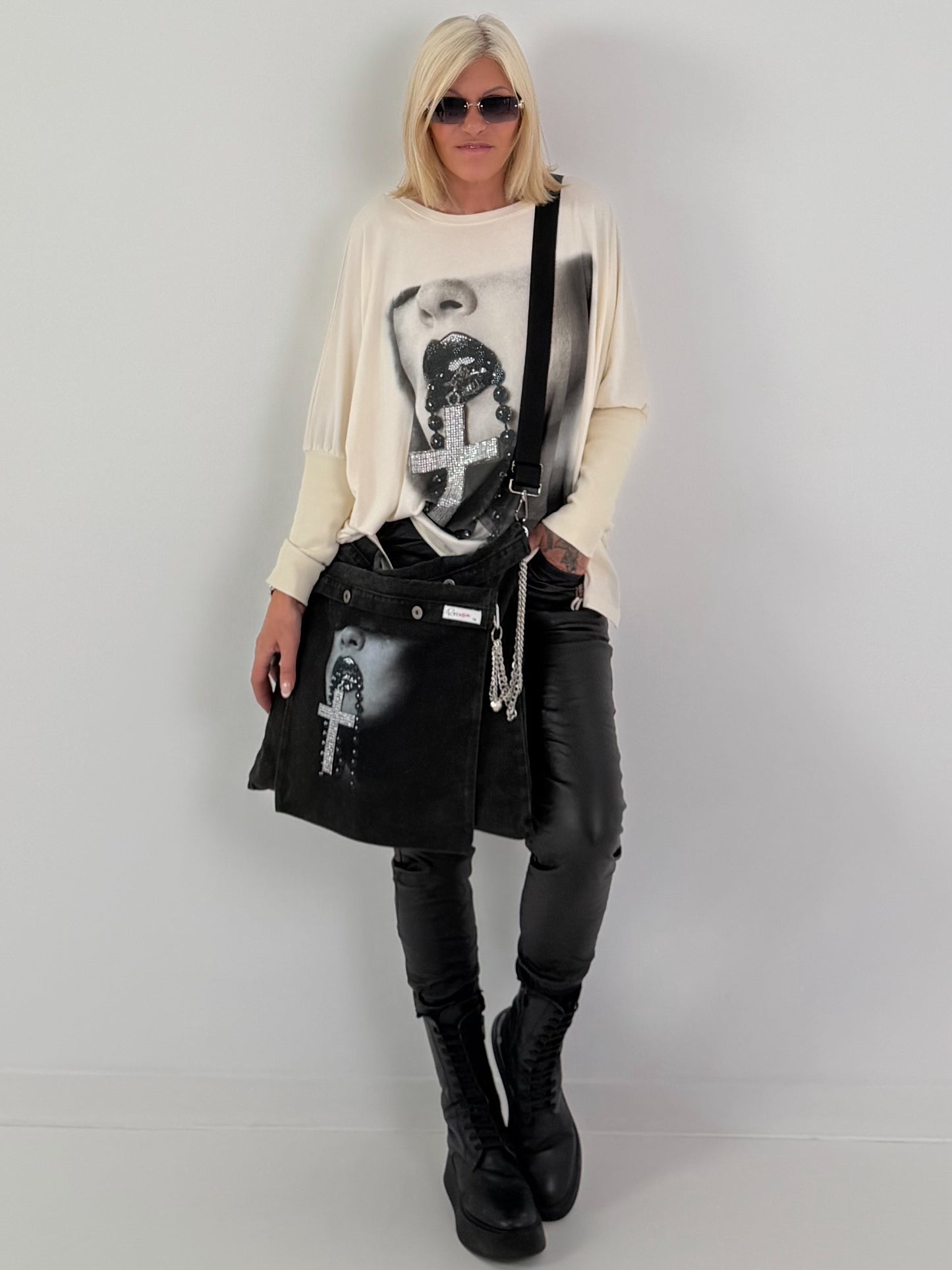 Sweater mit Stulpenärmeln und Strassmotiv Woman - beige