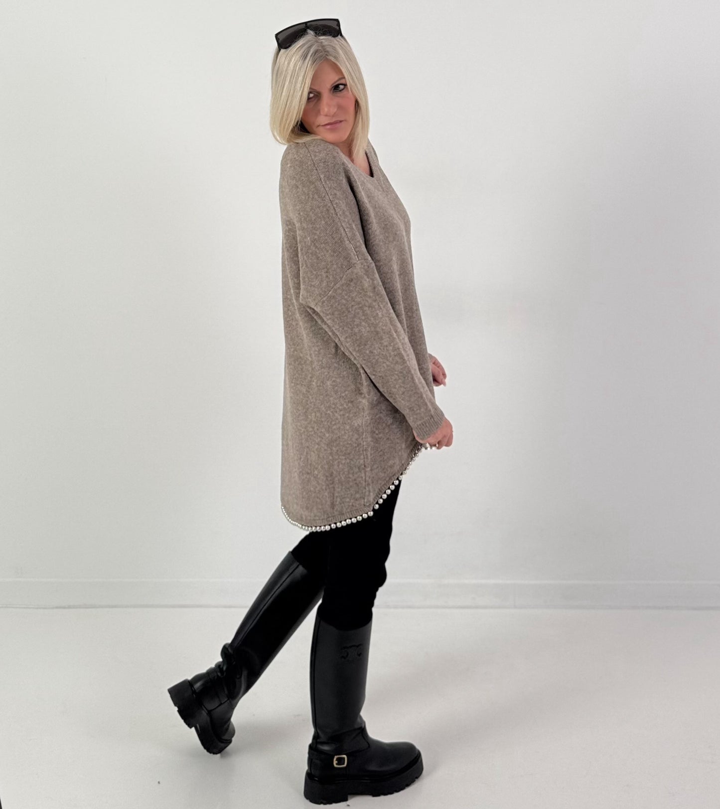 Sweater model "Moon Pearl" - taupe