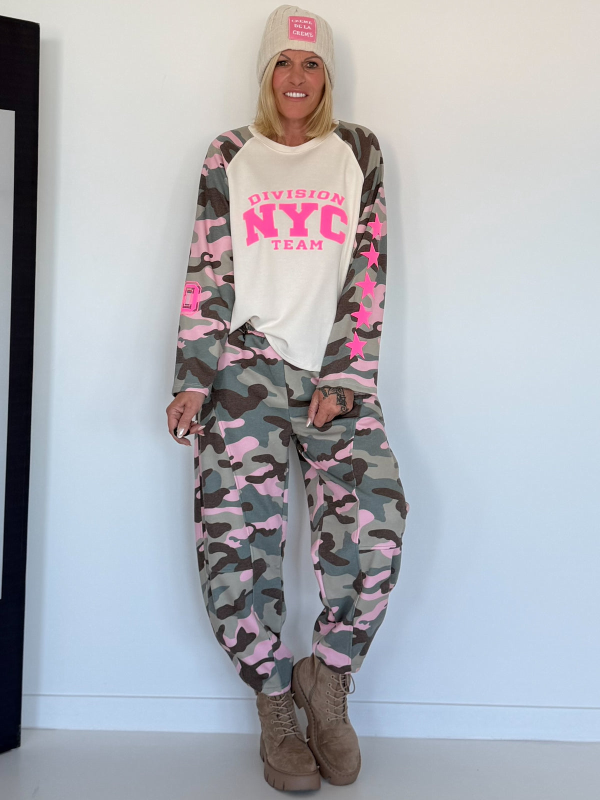 Sweater with camouflage sleeves and 3D print - beige-olive-multi-coloured