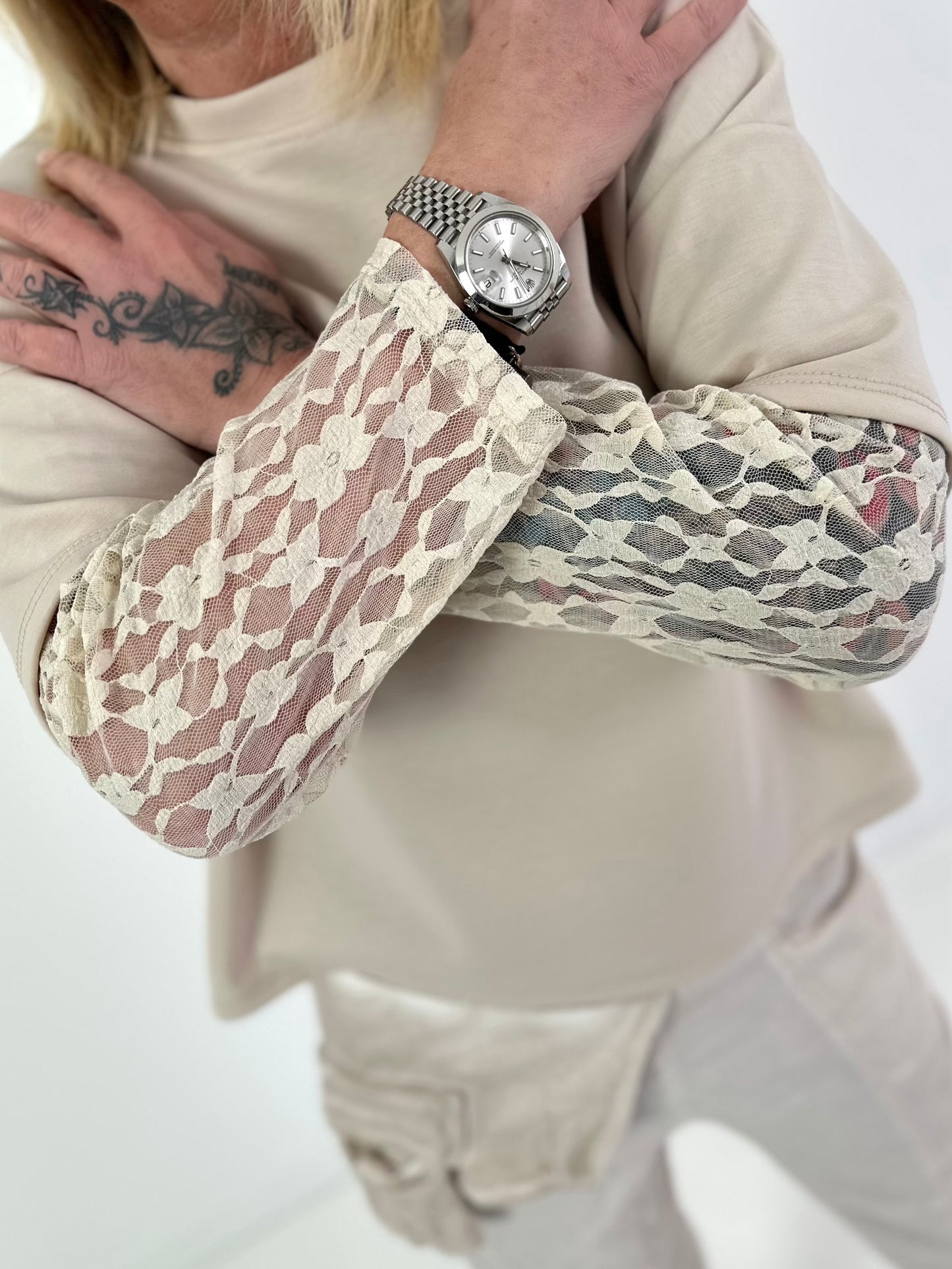 Sweatshirt mit Spitzenarm Modell "Luna" - beige