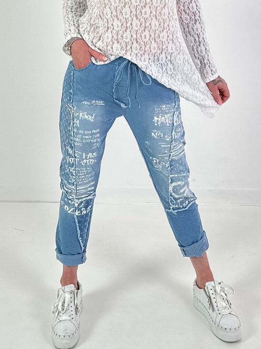 Jeans mit vielen Details - hellblau-used