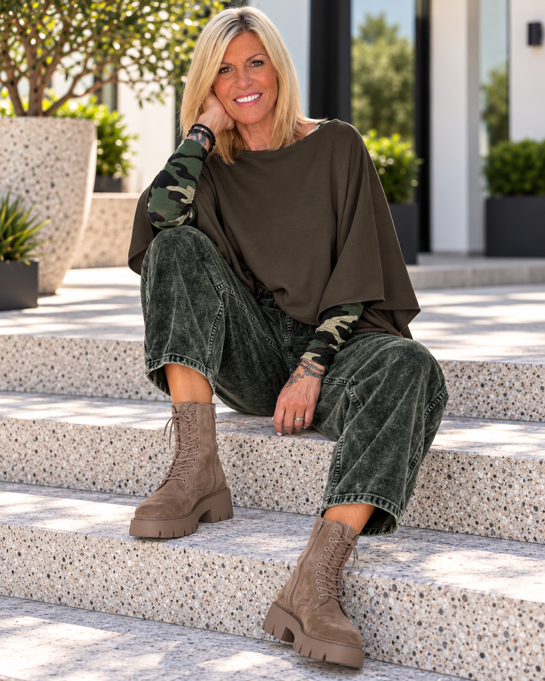Sweater with turned-up sleeves - olive