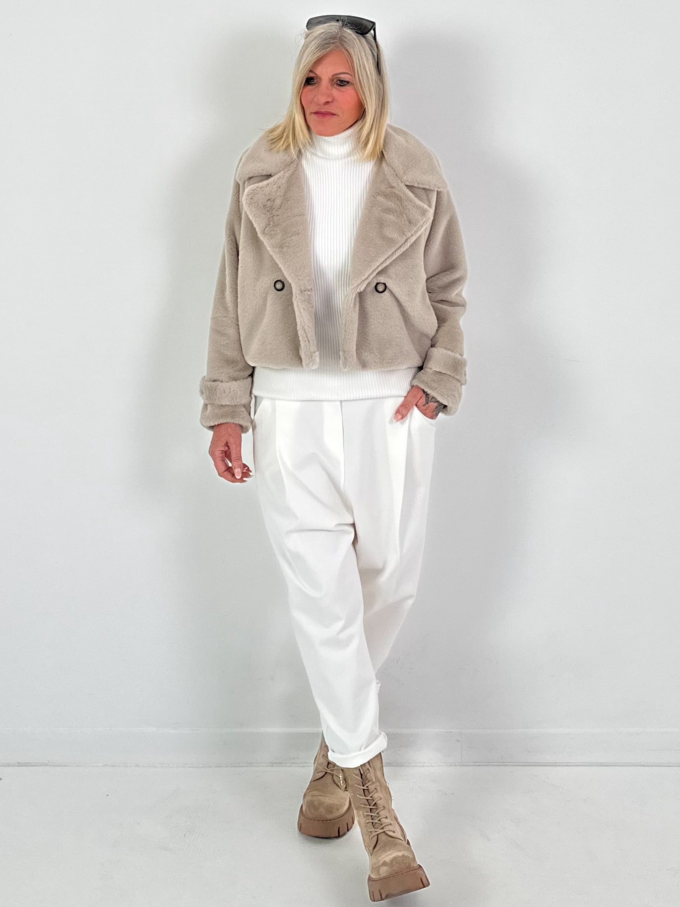 Bontjas model "Chic&amp;Charm" - beige