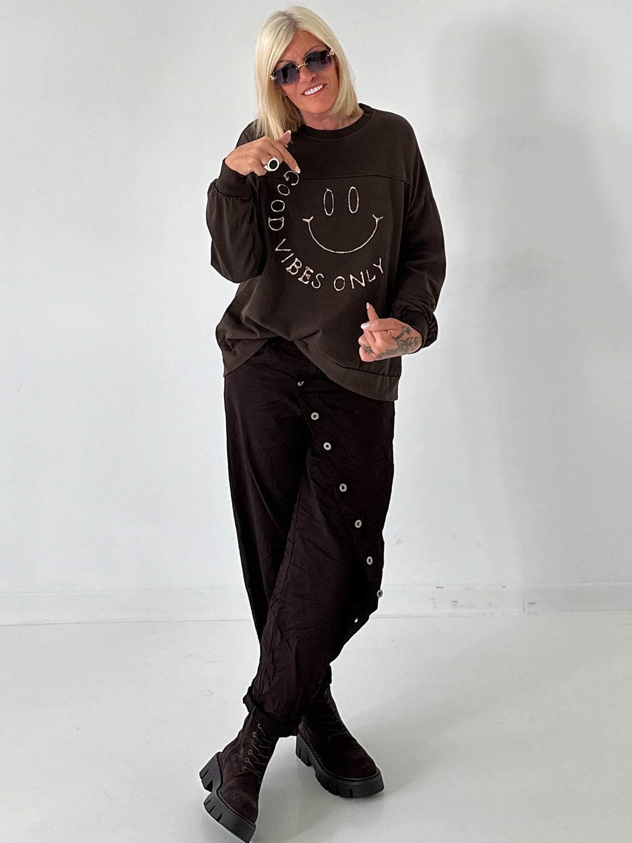 Sweater Good vibes only - mokka
