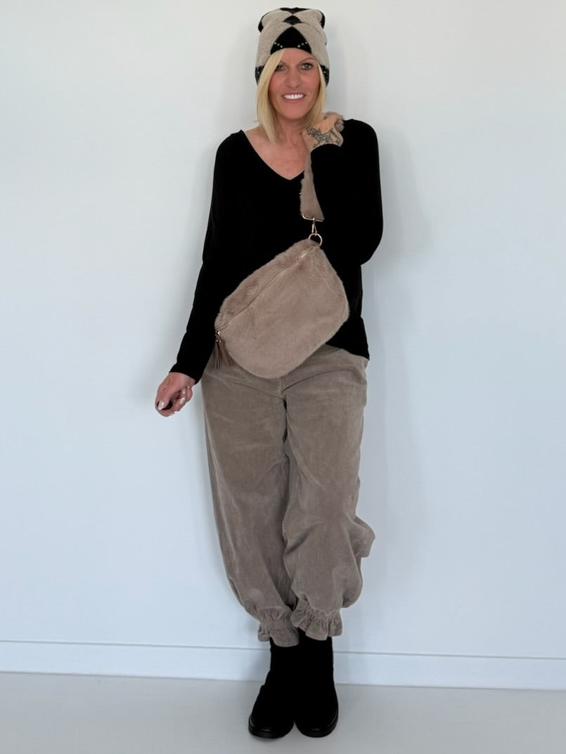 Basic Shirt mit V-Neck - schwarz