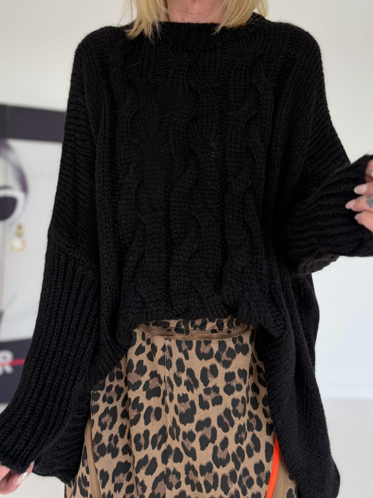 Pullover mit Stulpenärmeln und Zopfmuster - schwarz