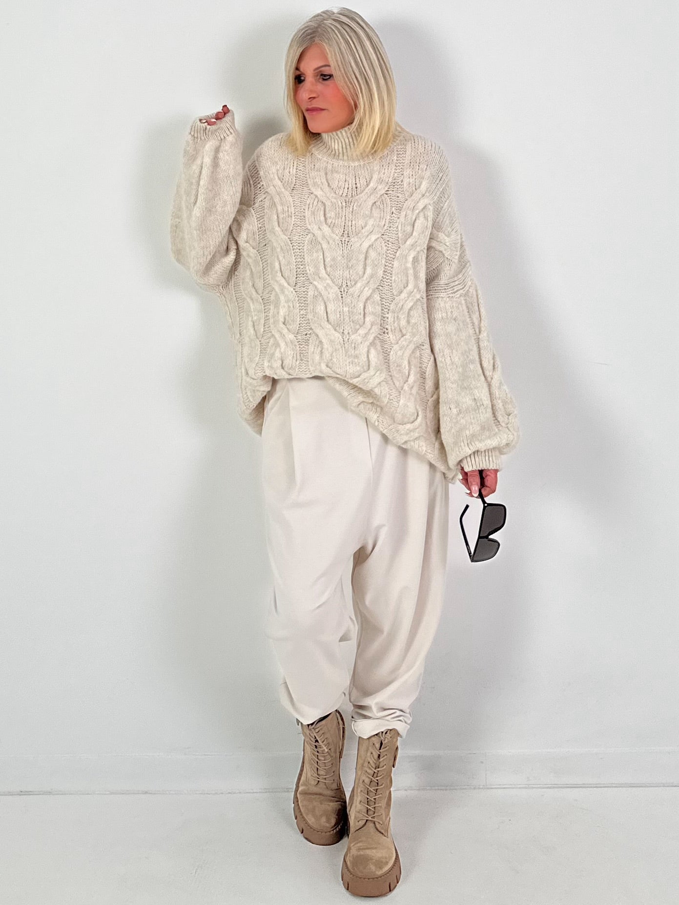 Lässiger Pullover mit Zopfmuster Modell "Pure Cable" - beige