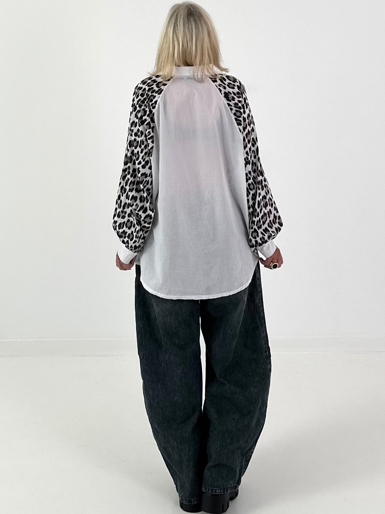 Bluse mit Leo Ärmeln - weiss