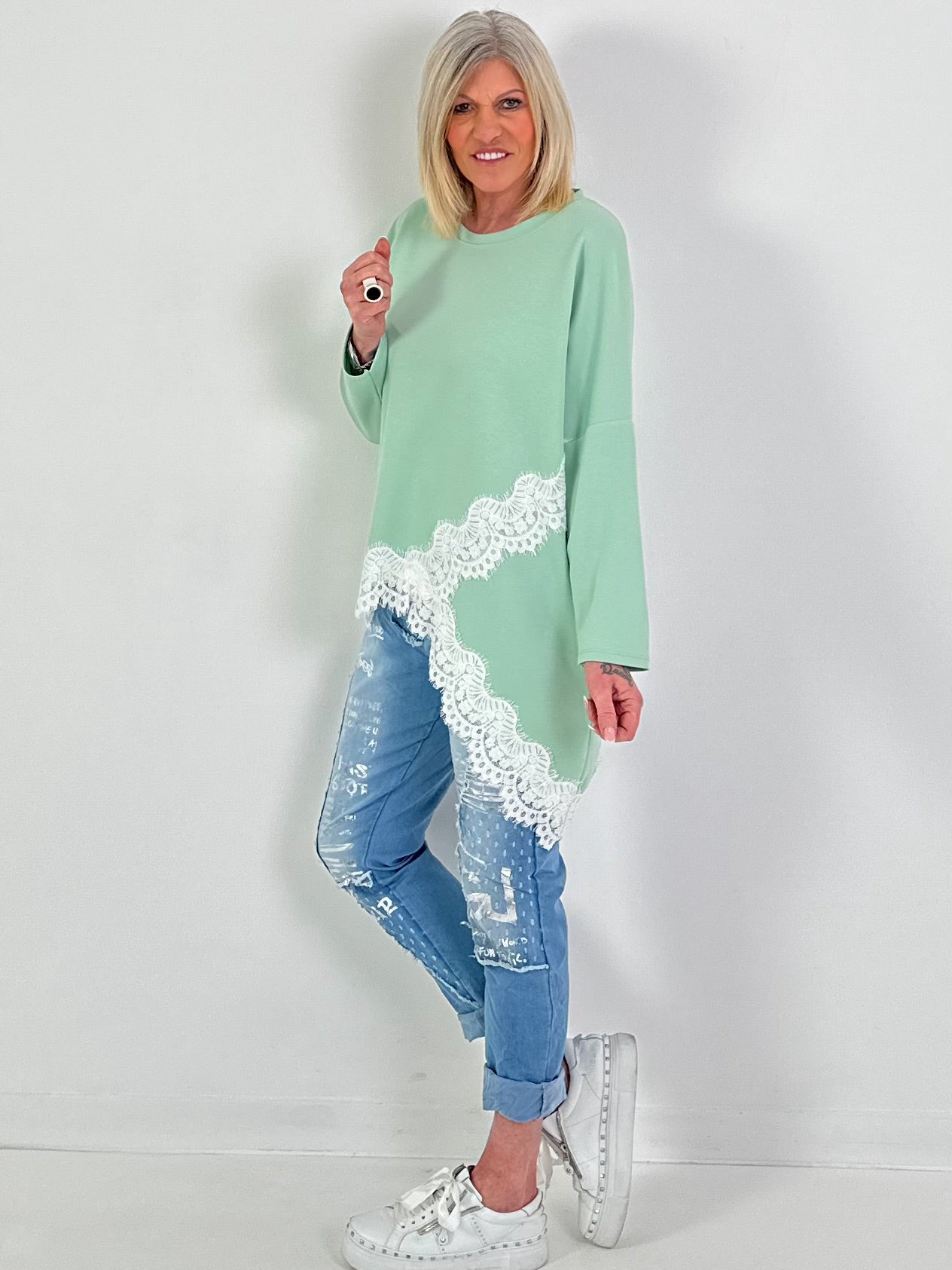 Sweater with lace details - mint